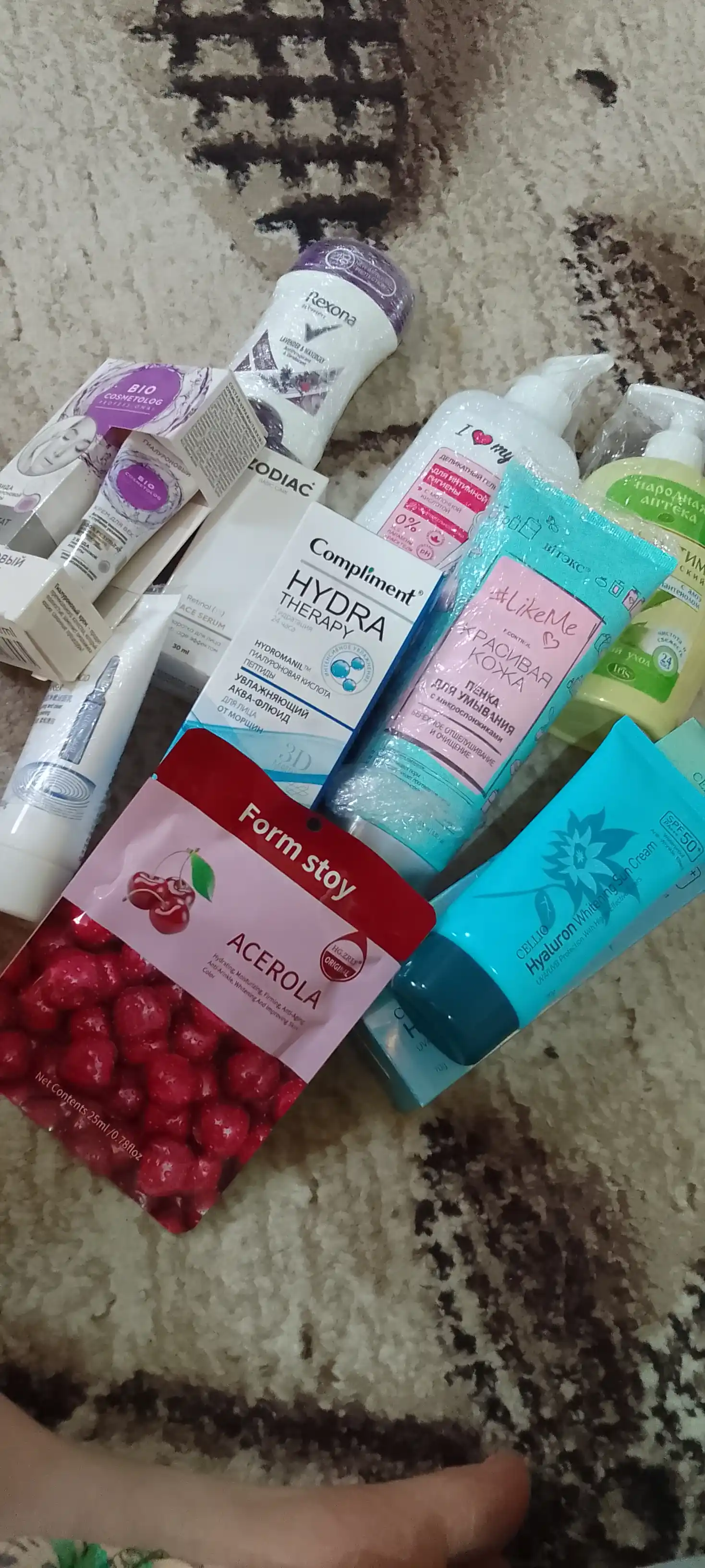 Yuz uchun namlantiruvchi va quyoshdan himoya qiluvchi krem, Dr.Cellio 98%, SPF 50+, Koreya