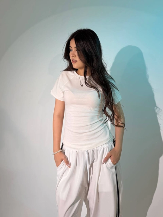 Ayollar sport kostyumi, qisqa yengli oversize kofta, keng jogger shimli zamonaviy kiyim