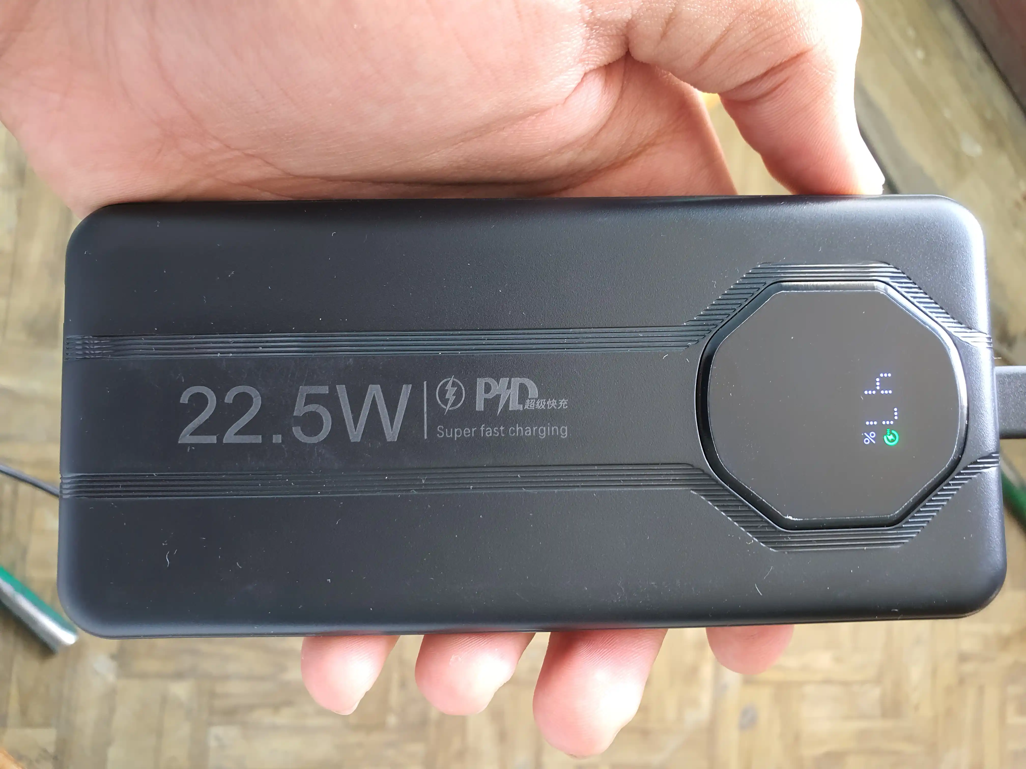 Tashqi akkumulyator, 20.000 mA/soat, 22,5 Vt tez zaryadlash + 4 ta kabel to‘plami