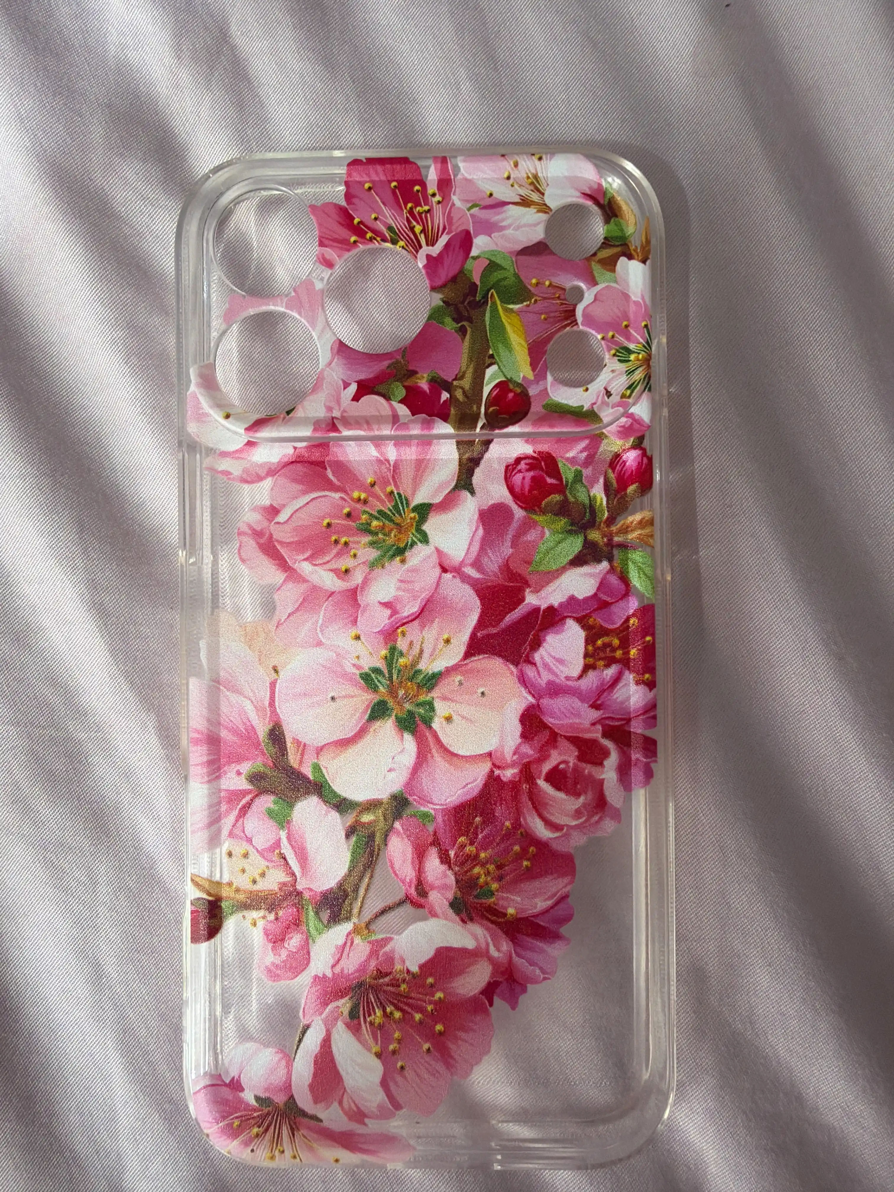 IPhone 17 Pro Max uchun sakura gullari tushirilgan shaffof silikon g‘ilof