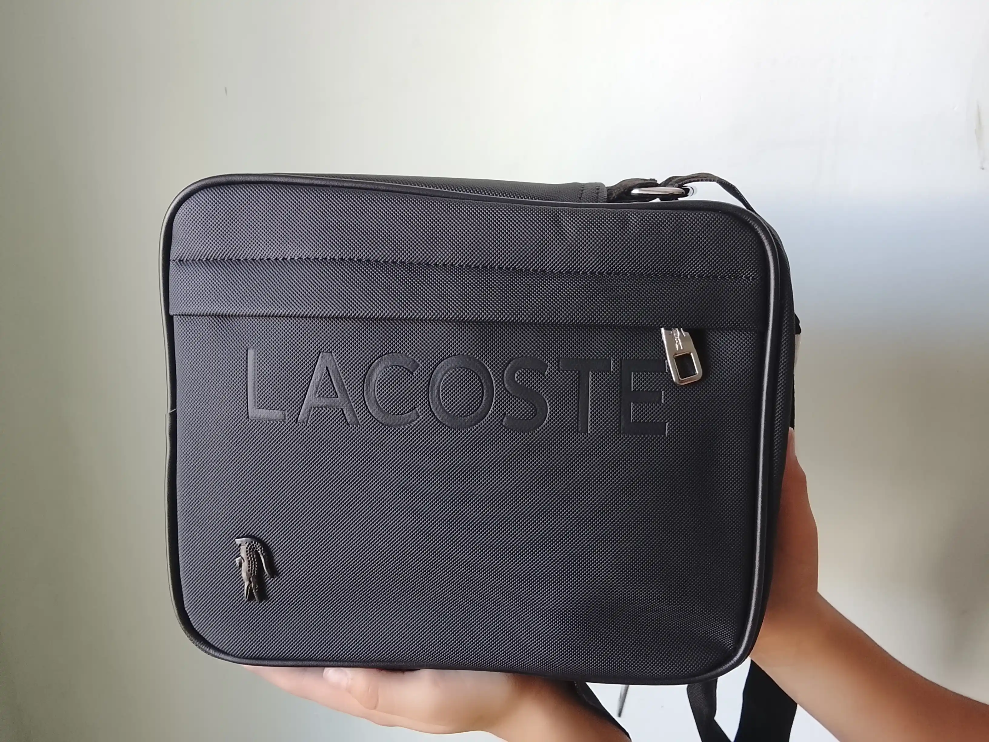 Мужская сумка Lacoste, удобная для ношения на работе и учебе, с широкими внутренними