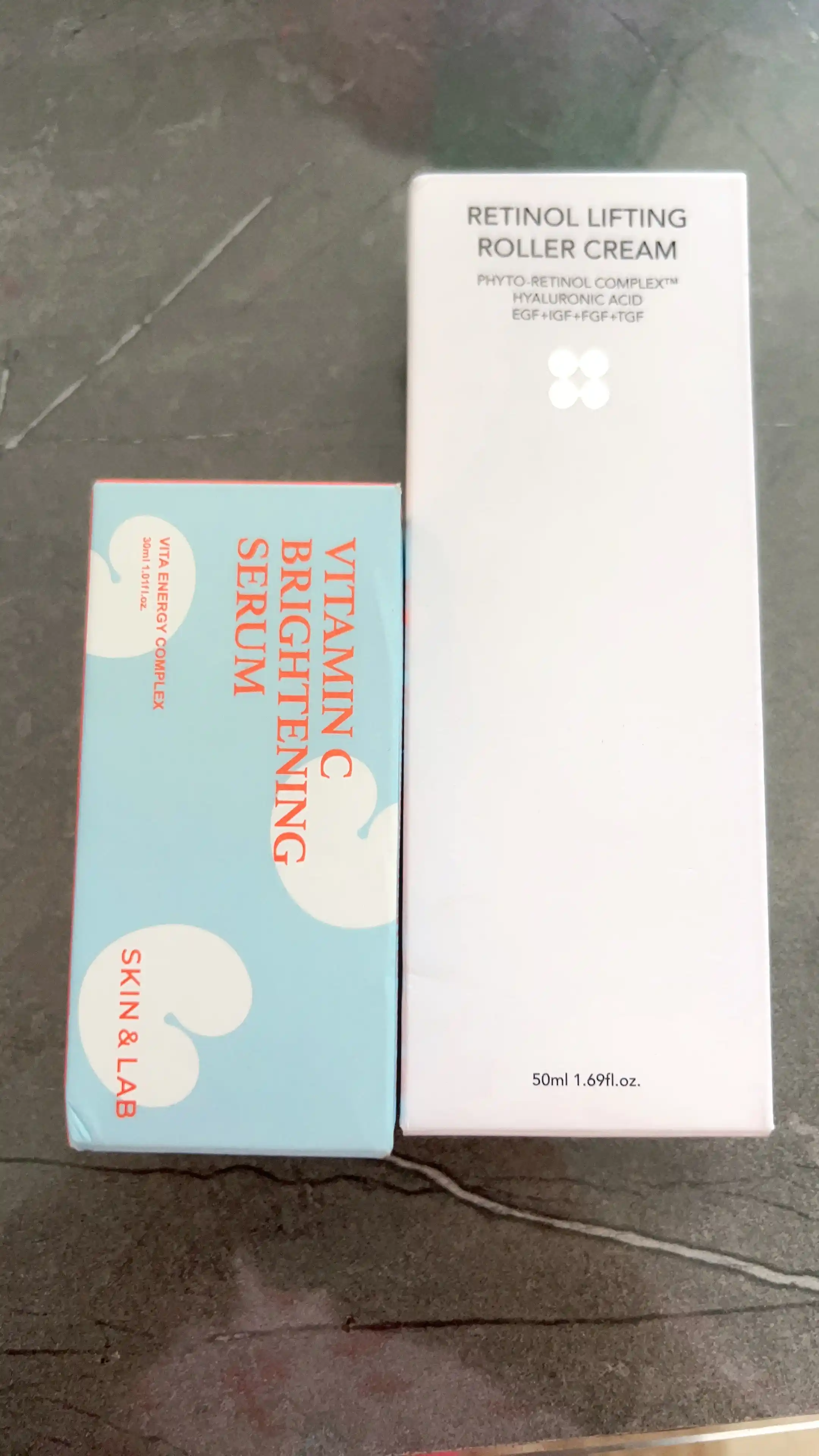 Retinol va peptidlar bilan massaj ko'taruvchi krem SKIN&LAB Retinol Lifting Roller Cream