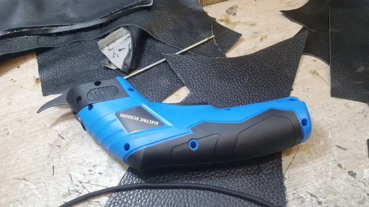 Simsiz akkumulyatorli elektr qaychi, mato, charm, karton va plastik uchun, 3.6 V