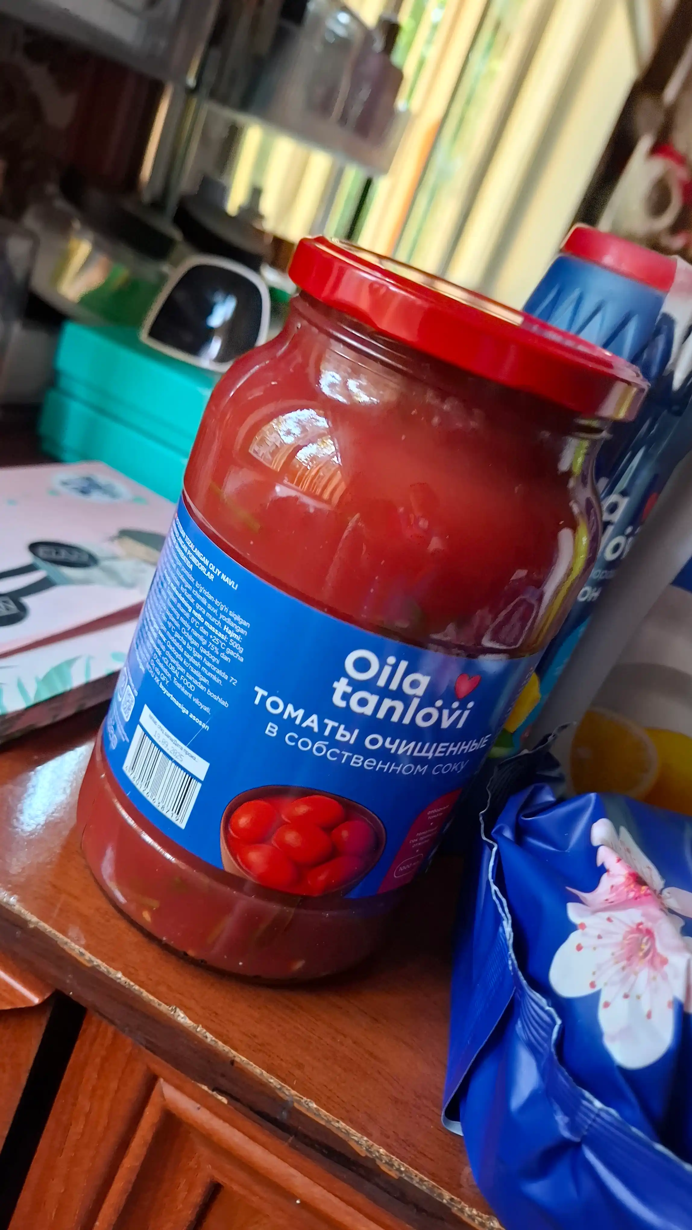 Pomidor sharbatidagi po'stidan tozalangan pomidorlar Oila Tanlovi, 1000 ml