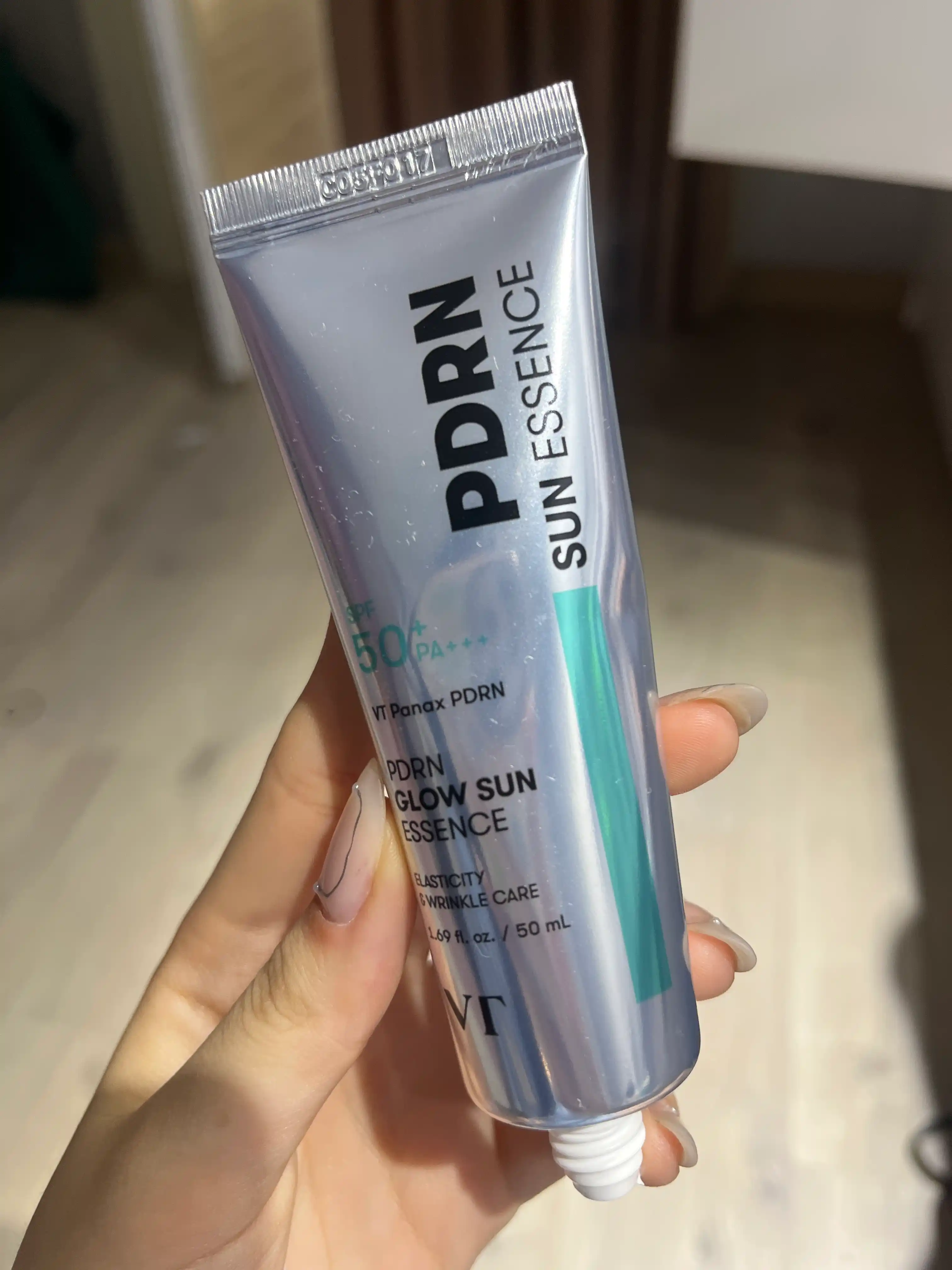 Солнцезащитный крем VT PDRN Glow Sun Essence увлажняющий, осветляющий SPF50+ PA++, 50 мл