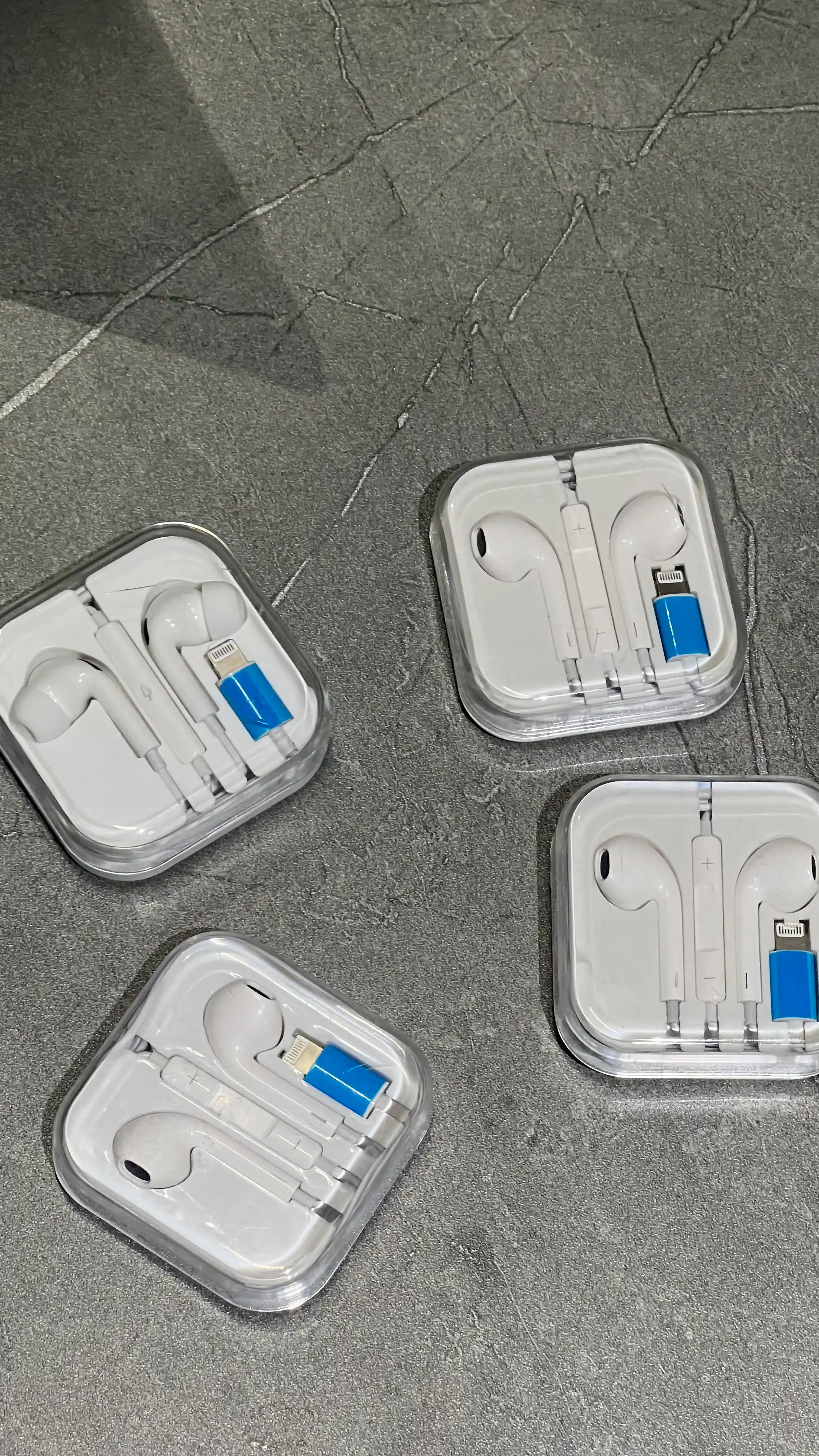 Simli quloqchinlar,  Type c kabeli va  Lightning kabeli, Bluetooth bilan