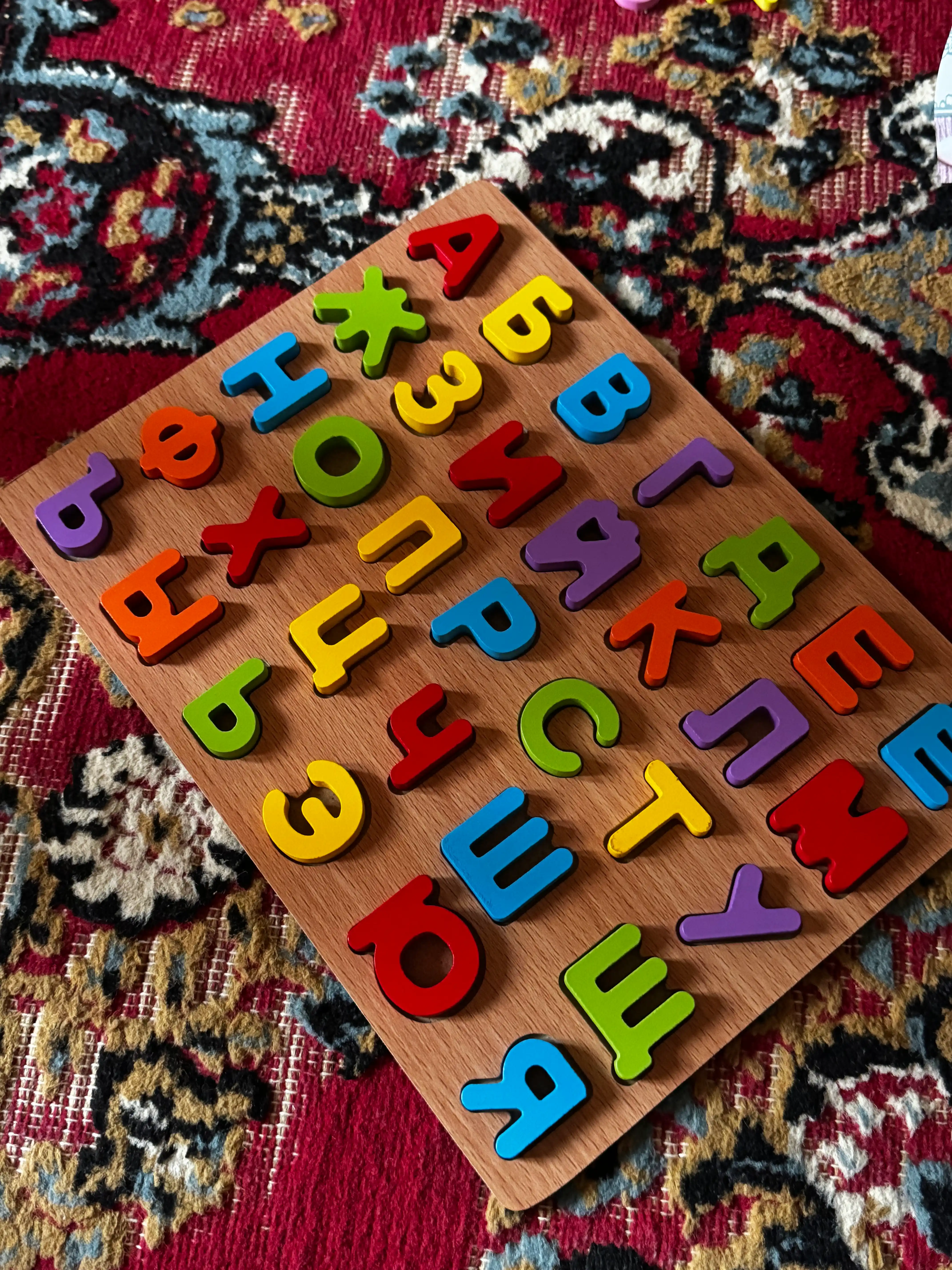 Деревянный алфавит по методике Монтессори – обучающая пазл-игрушка (30×30 см, 30×22 см)