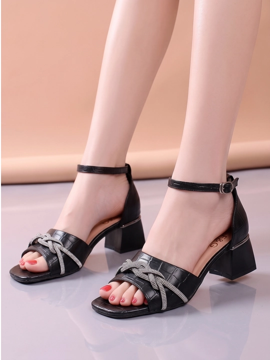 Ayollar bosonojkasi, yozgi sandallar, poshnali poyabzal, oyoq kiyim, ayollar uchun sandal