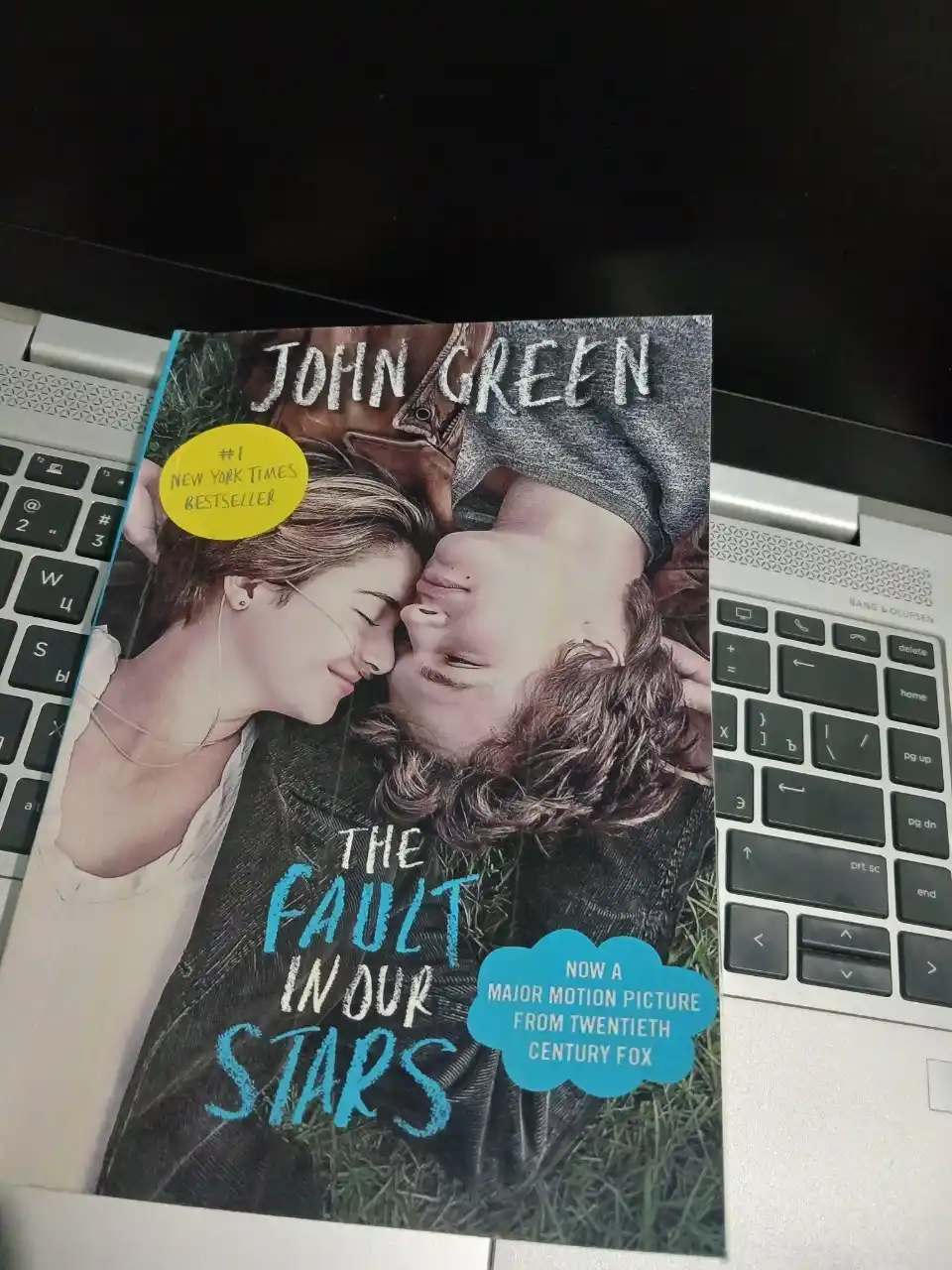 Kitob The fault in our stars, John Green, ingliz tilida