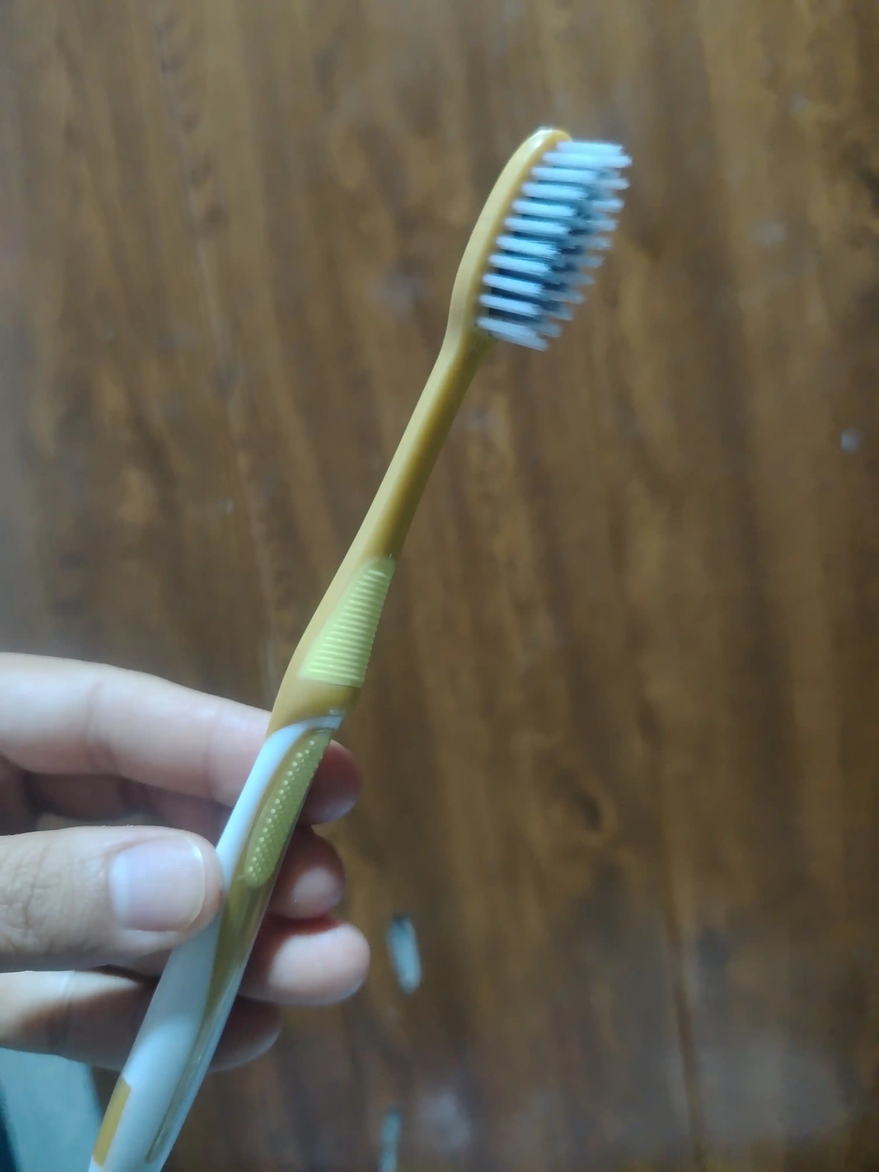 0,01 mm qalinlikdagi juda yupqa tukli yumshoq tish cho'tkasi, qopqoqli, 1 dona
