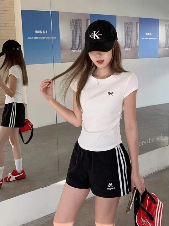 Ayollar va qizlar uchun qisqa yengli futbolka kundalik foydalanish uchun mo‘ljallangan