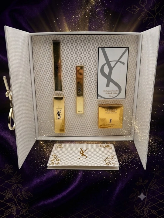 Yves Saint Laurent eksklyuziv sovg'a to'plami: atir, kushon va lab bo'yoqlari, 5 tasi 1 da - 