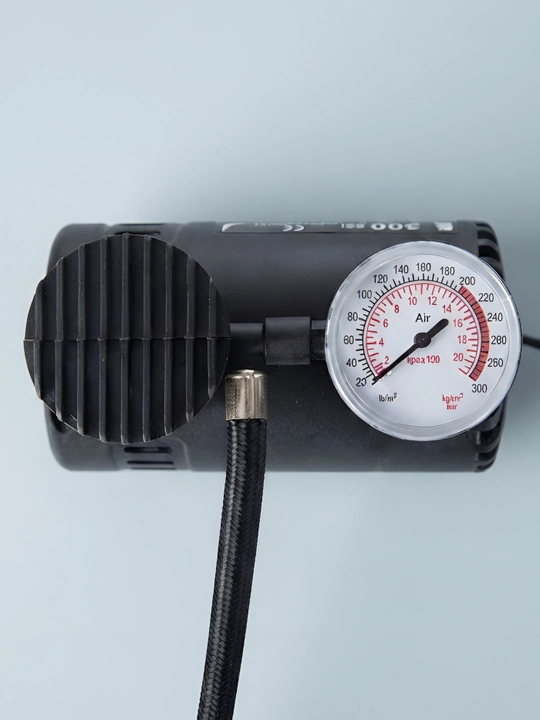 12V 300 PSI avtomobil kompressori, shinalar uchun nasos, manometr va adapterlar to‘plamda