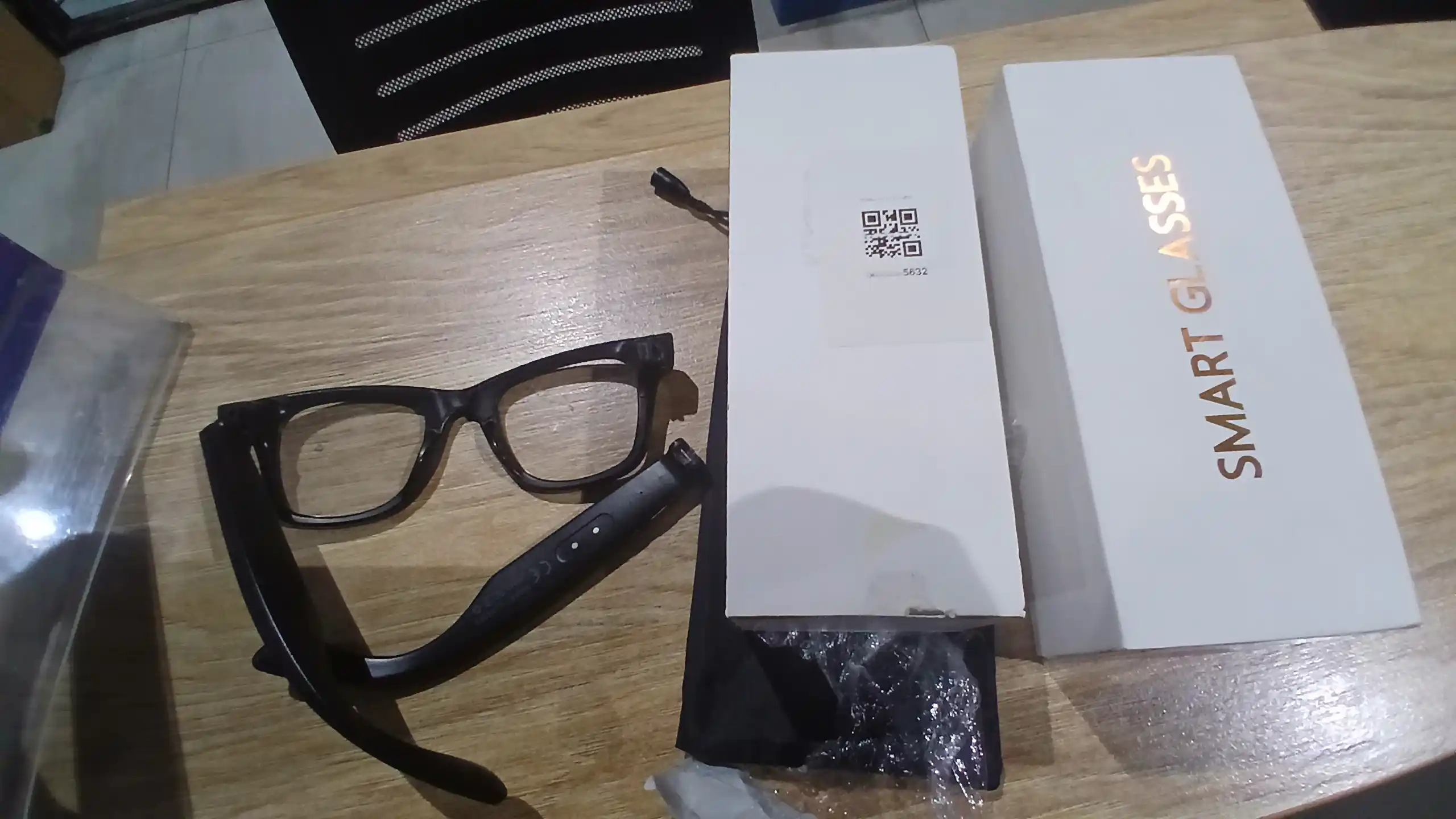 Kamera bilan smart ko‘zoynak, Bluetooth va IP65 himoyasiga ega AI funksiyali, smart kozoynak