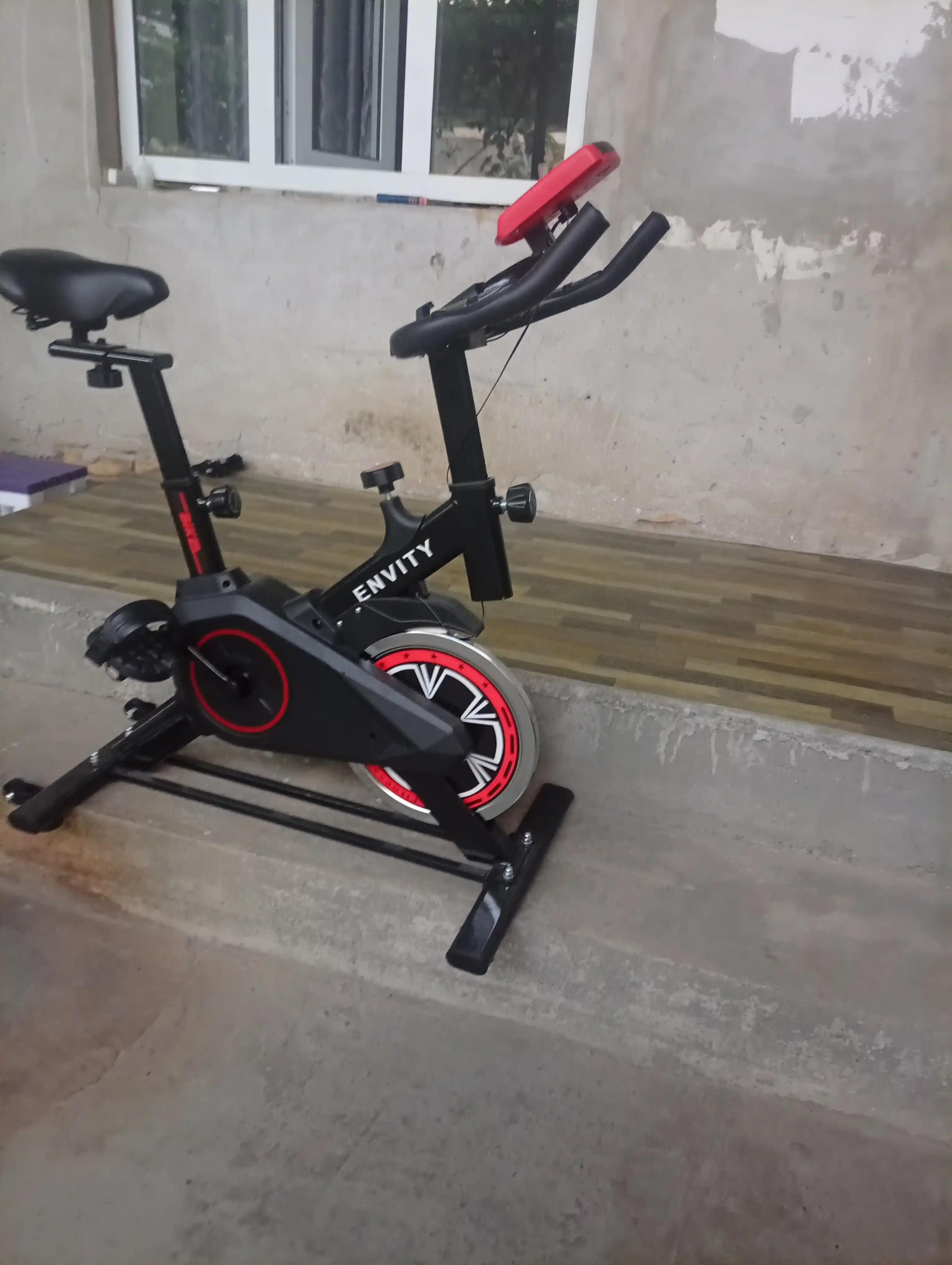 Velotrenajyor ENVITY E701 — bluetoothli sport velosiped, yurak urishini o‘lchovchi displey