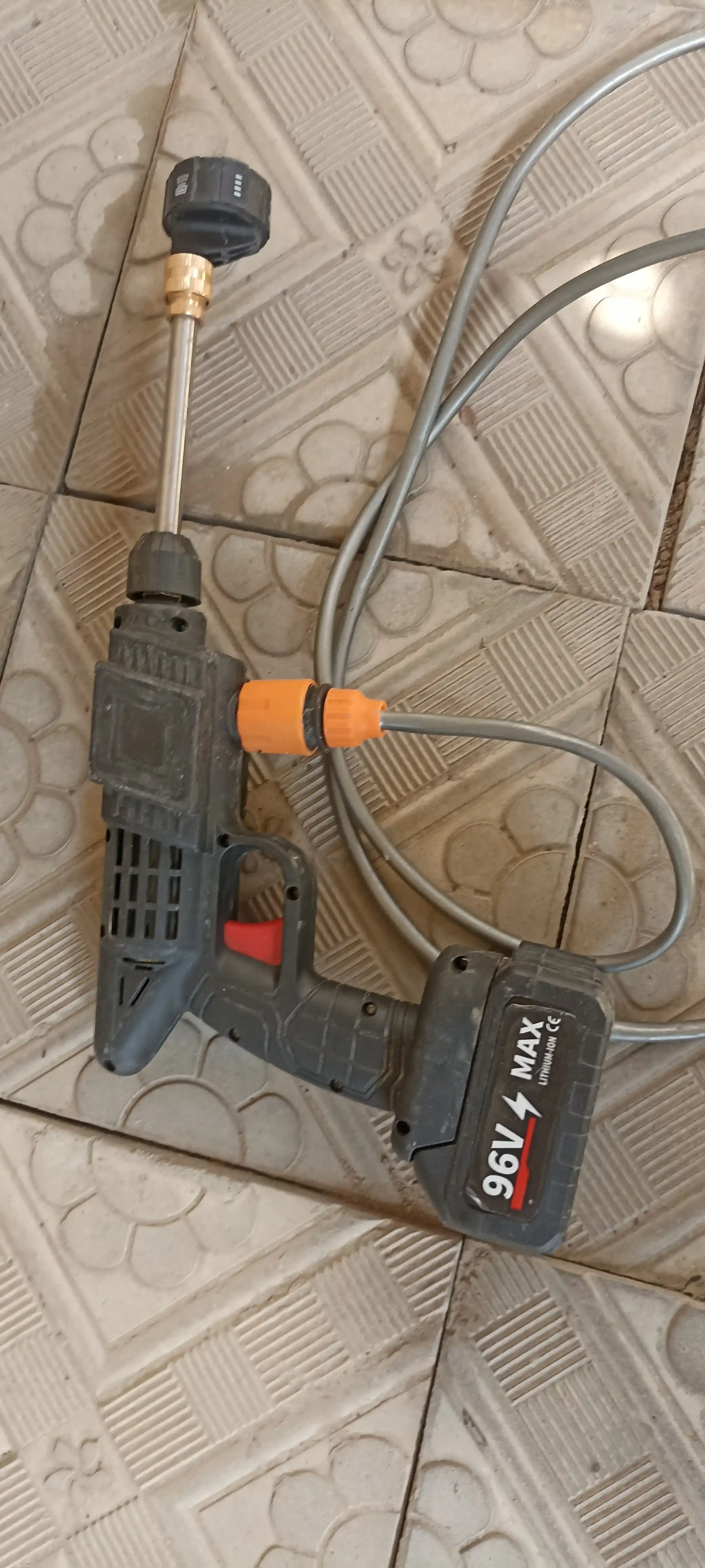 Simsiz mini avtomobil yuvish moslamasi, uy sharoitida