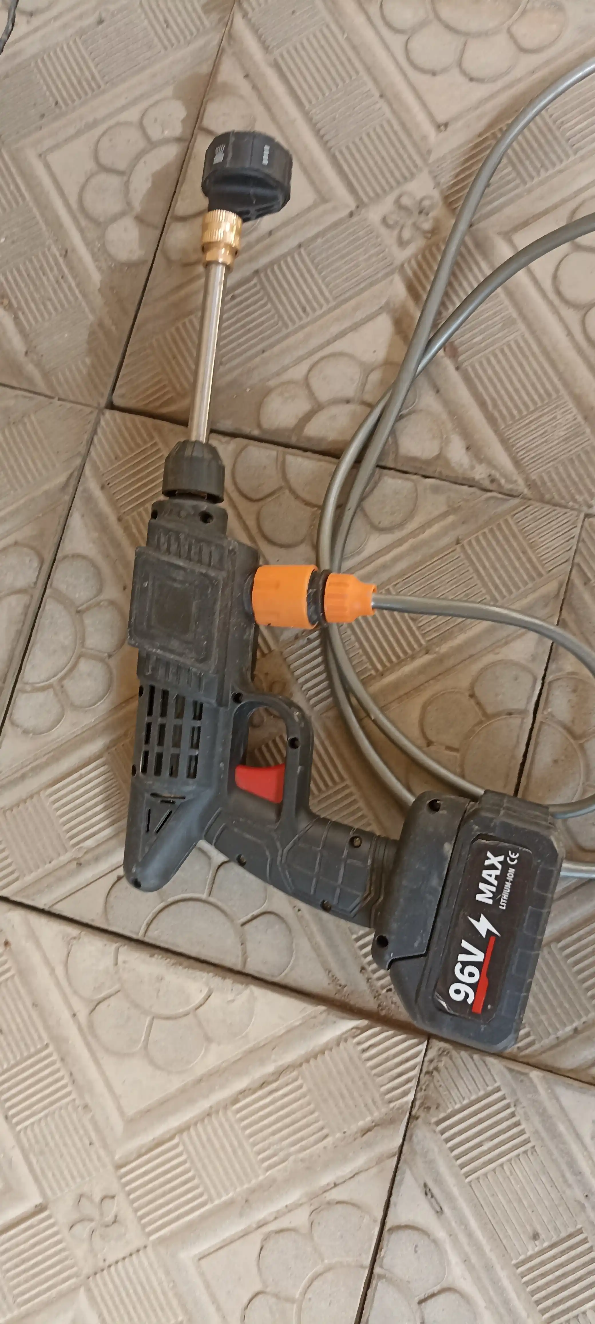 Simsiz mini avtomobil yuvish moslamasi, uy sharoitida