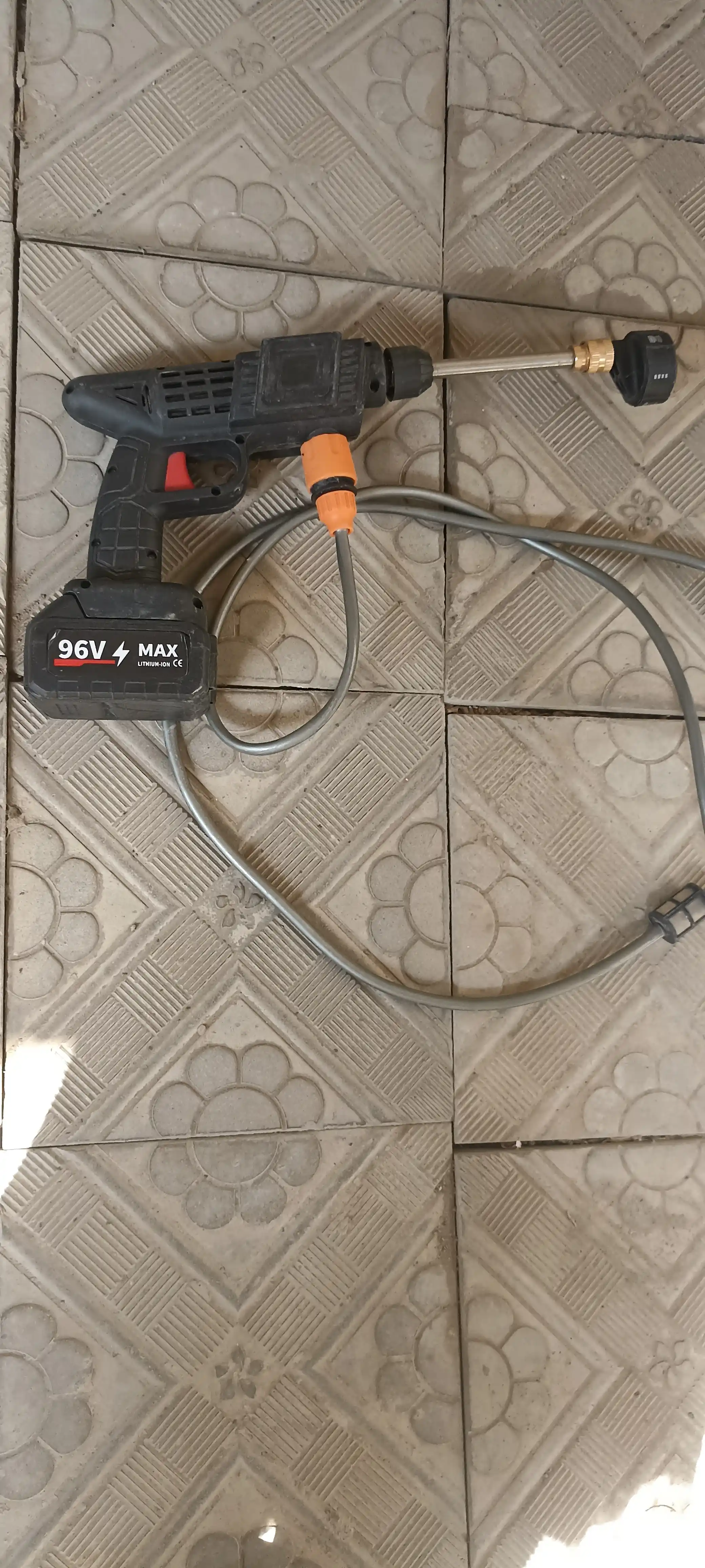 Simsiz mini avtomobil yuvish moslamasi, uy sharoitida