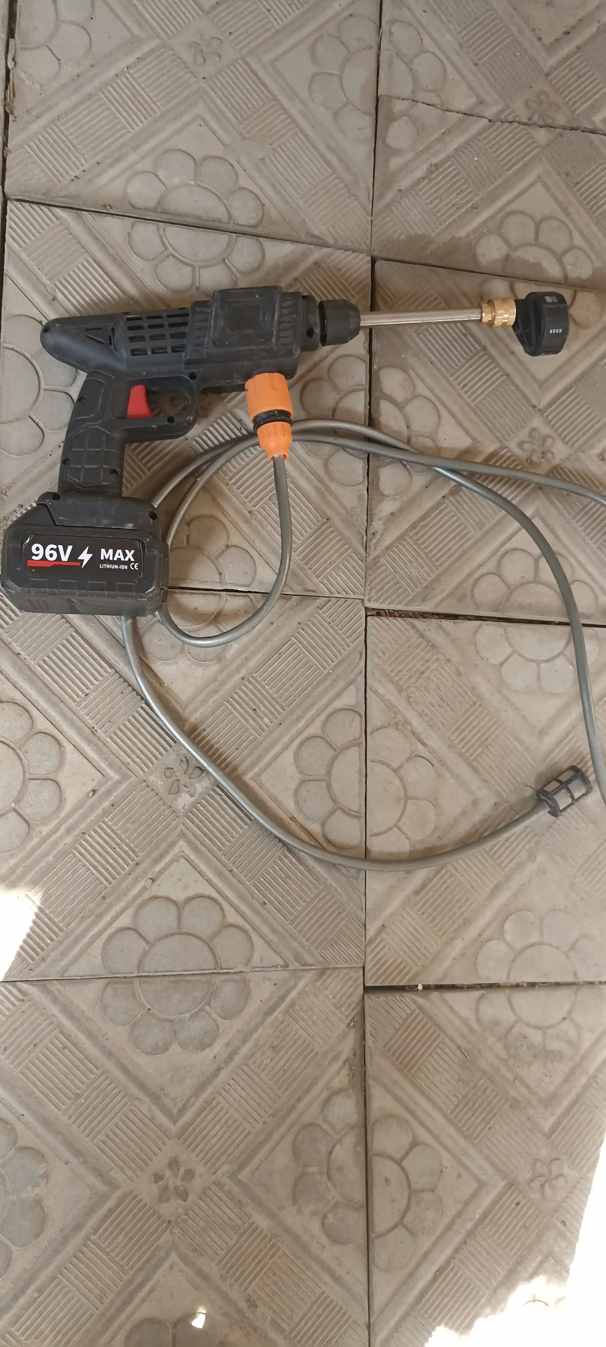Simsiz mini avtomobil yuvish moslamasi, uy sharoitida