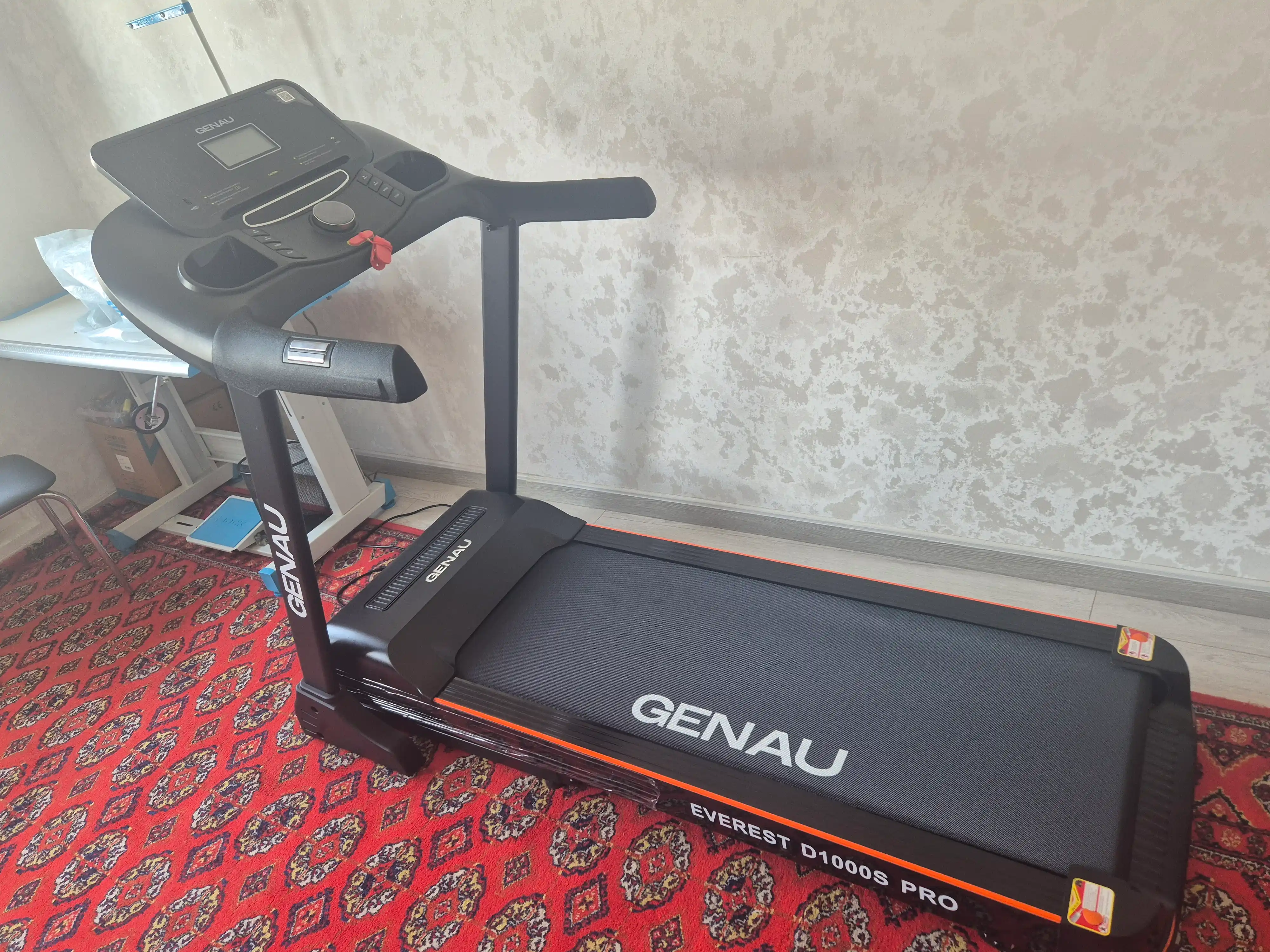 Беговая дорожка Genau Everest D1000S, максимальный вес 140 кг, *RT2-05A