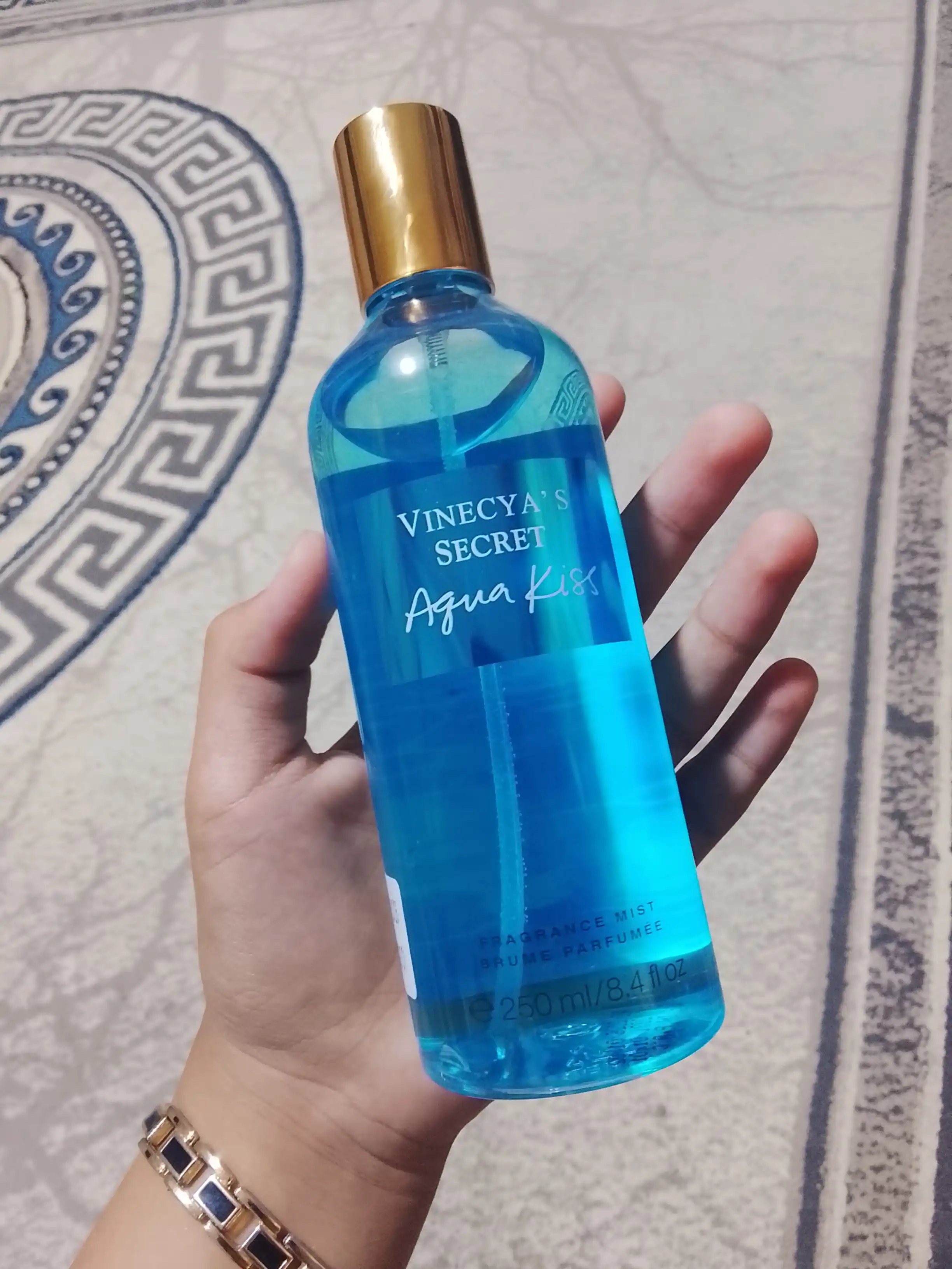 Parfyumlangan tana spreyi suvi Victoria's Secret Spreyi Aqua Kiss Rush, Shimmer, 250 ml