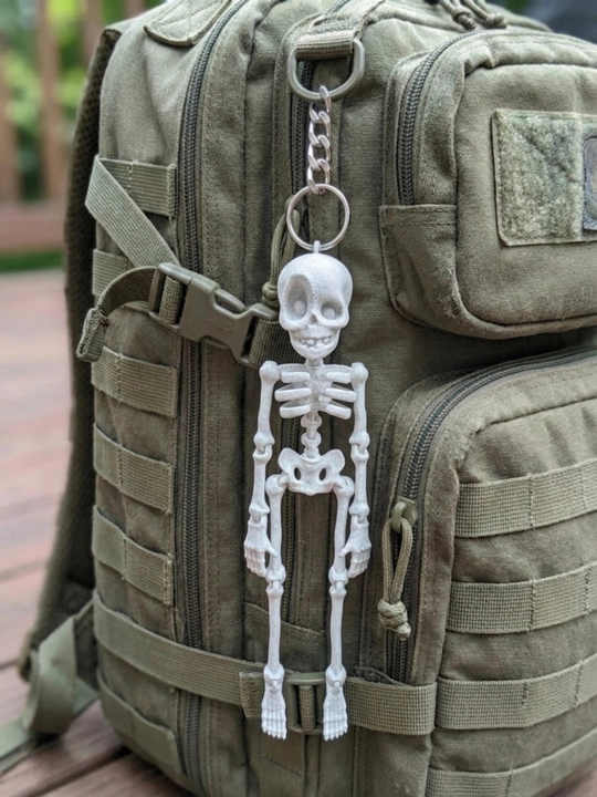 Harakatlanuvchi brelok, mashinaga osiladigan skelet, mumiya, astronavt, mushuk skeleti