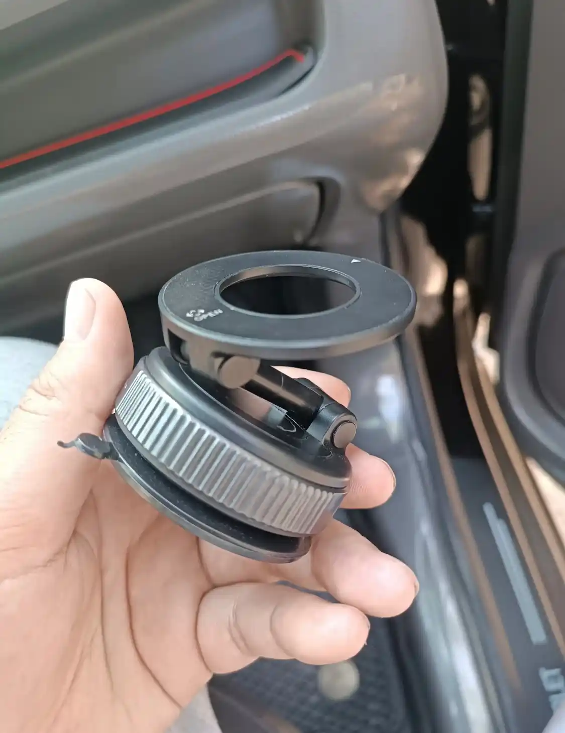 MagSafe telefon uchun 360° ga buriladigan avtomobil magnit tutqichi