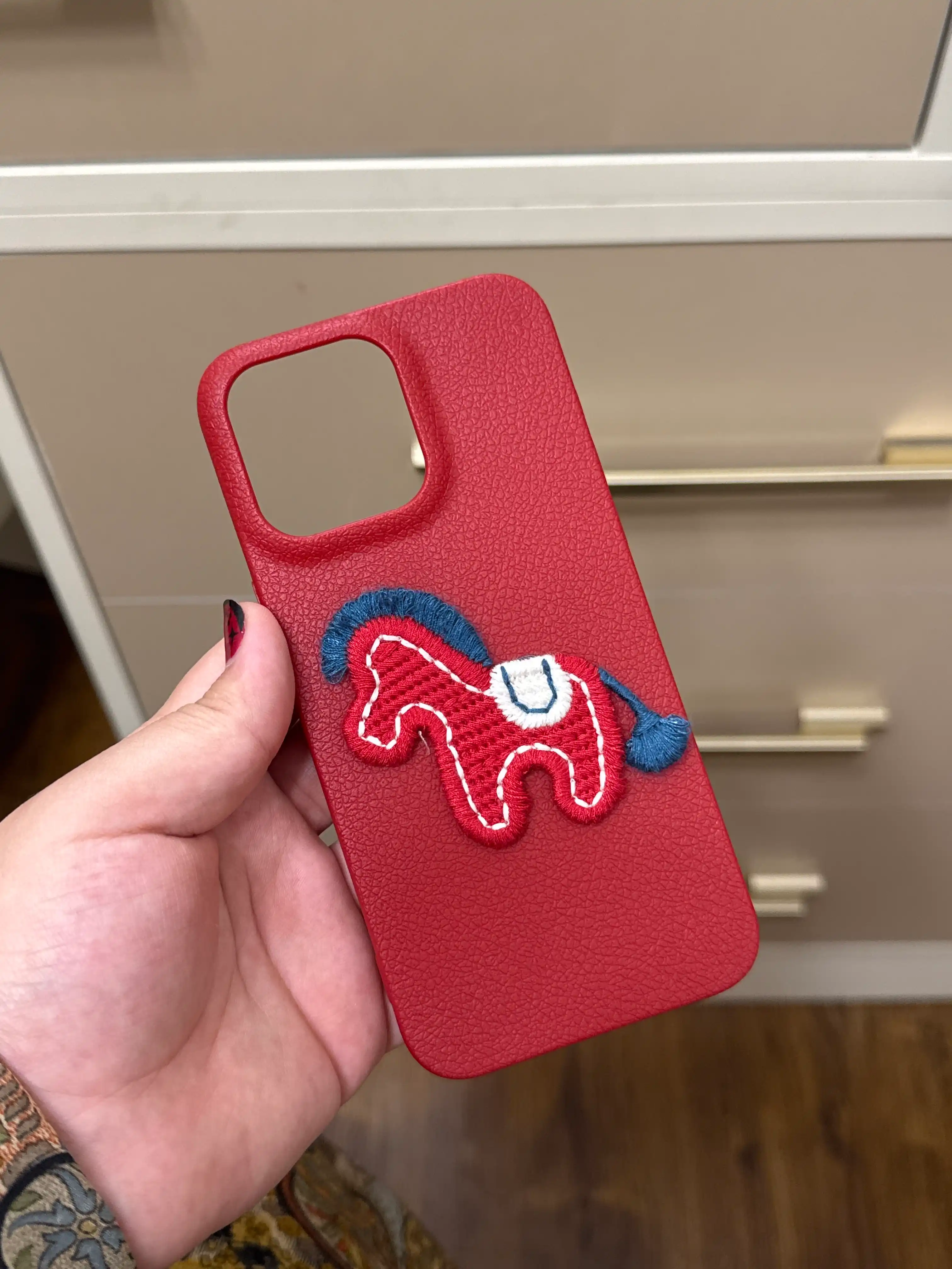IPhone uchun himoya g‘ilofi, dizaynli case Red Bull, Horse, Statue, iPhone 7–17 Pro Max