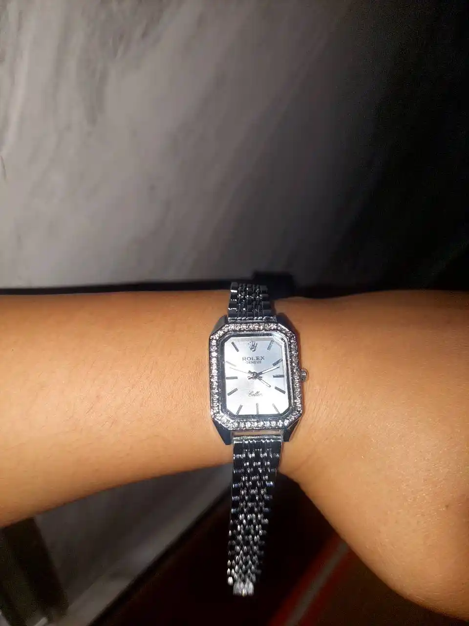 Ayollar qo‘l soati Rolex, kvarts, klassik dizayn, metall braslet, sovg‘a qutisida