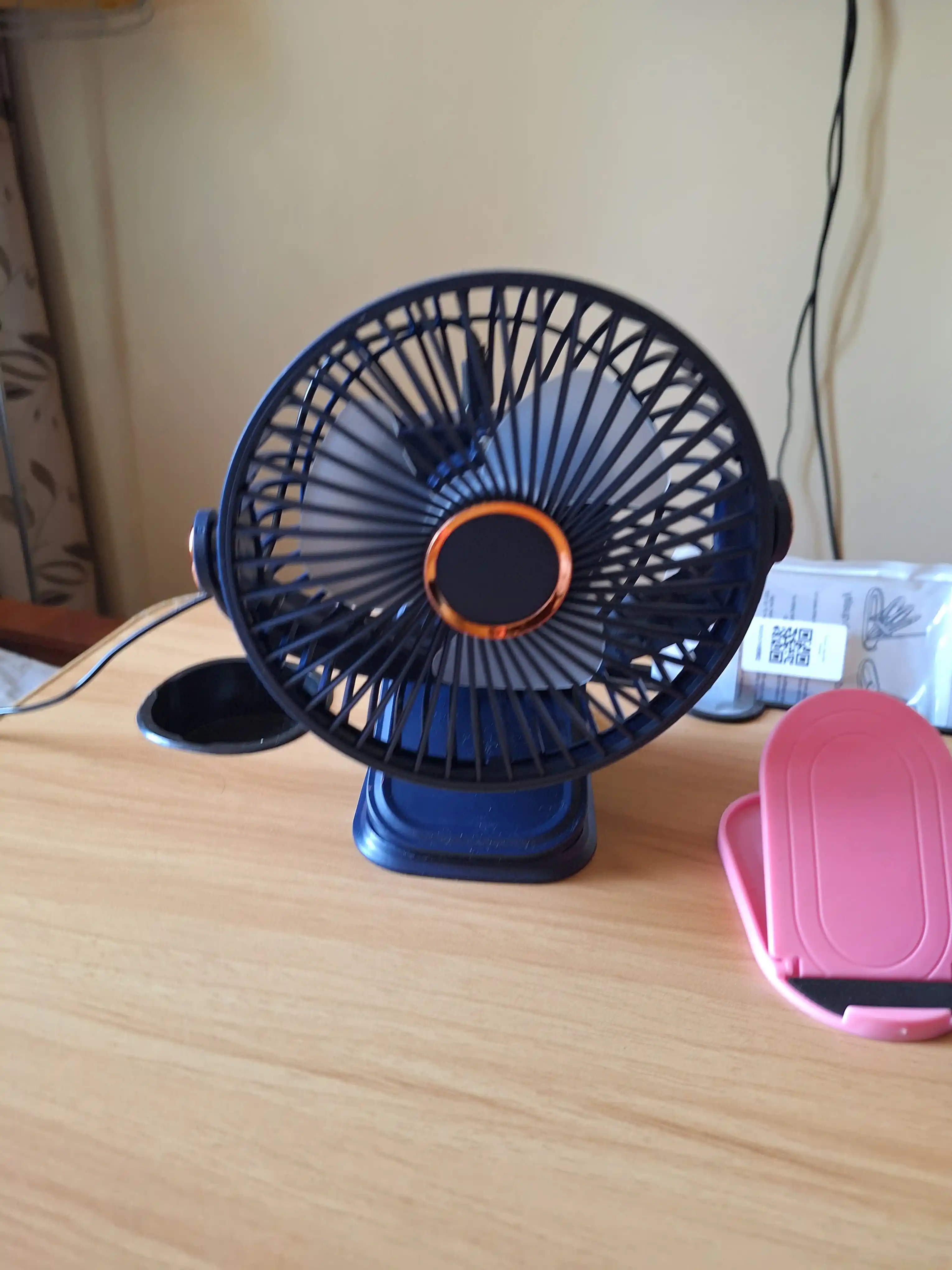 Mini ventilyator, stol ustiga, qisqichli