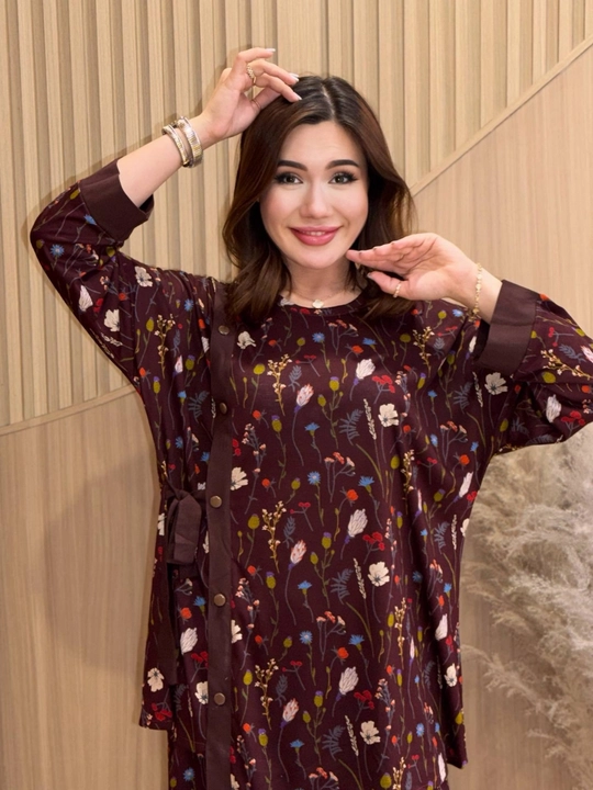 Ayollar uchun bordo gulli uy kiyimi yumshoq mato zamonaviy kostyum uzun yengli
