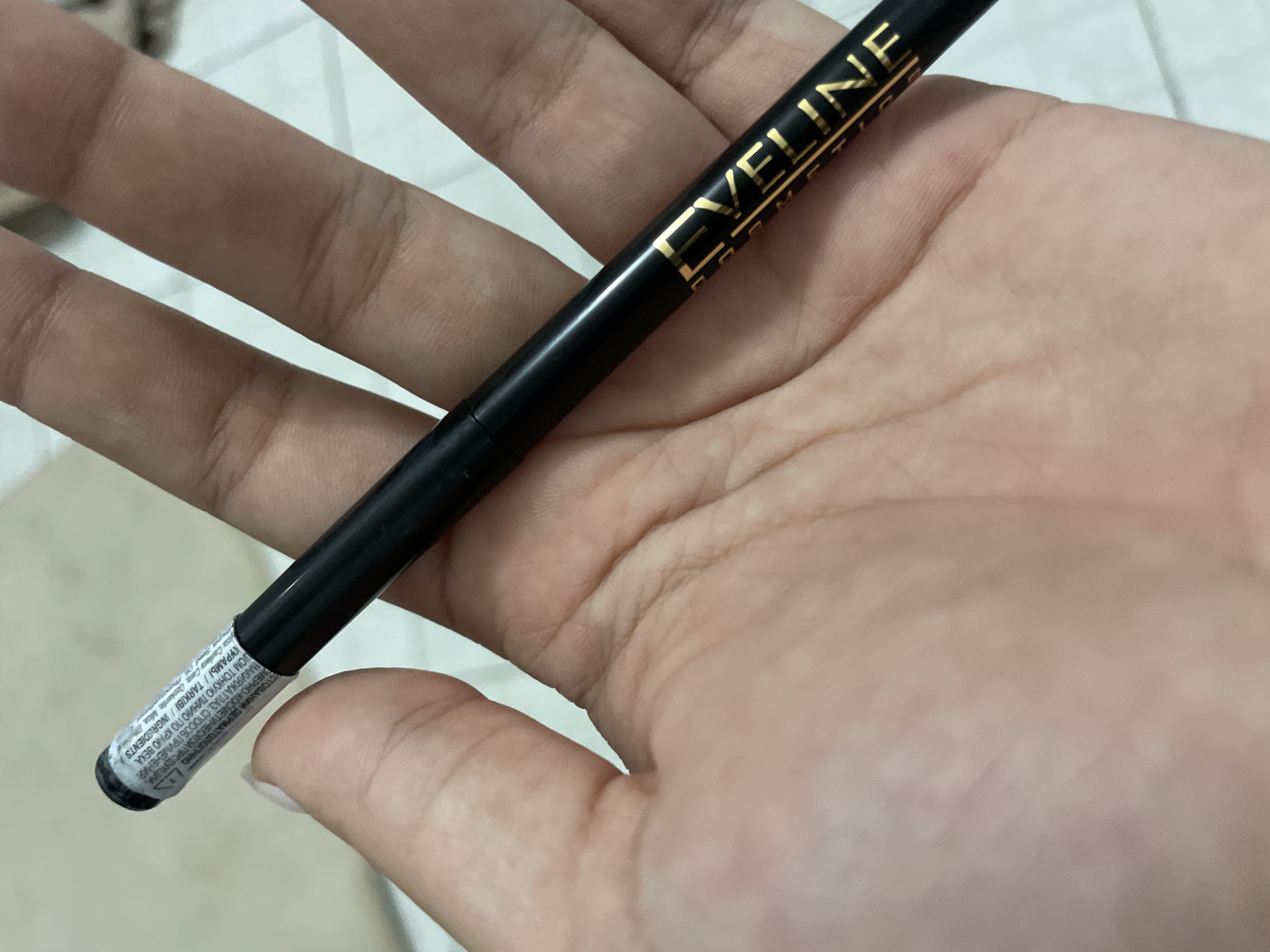Ko'z uchun qalam Eveline Cosmetics Mega Max Kajal, qora