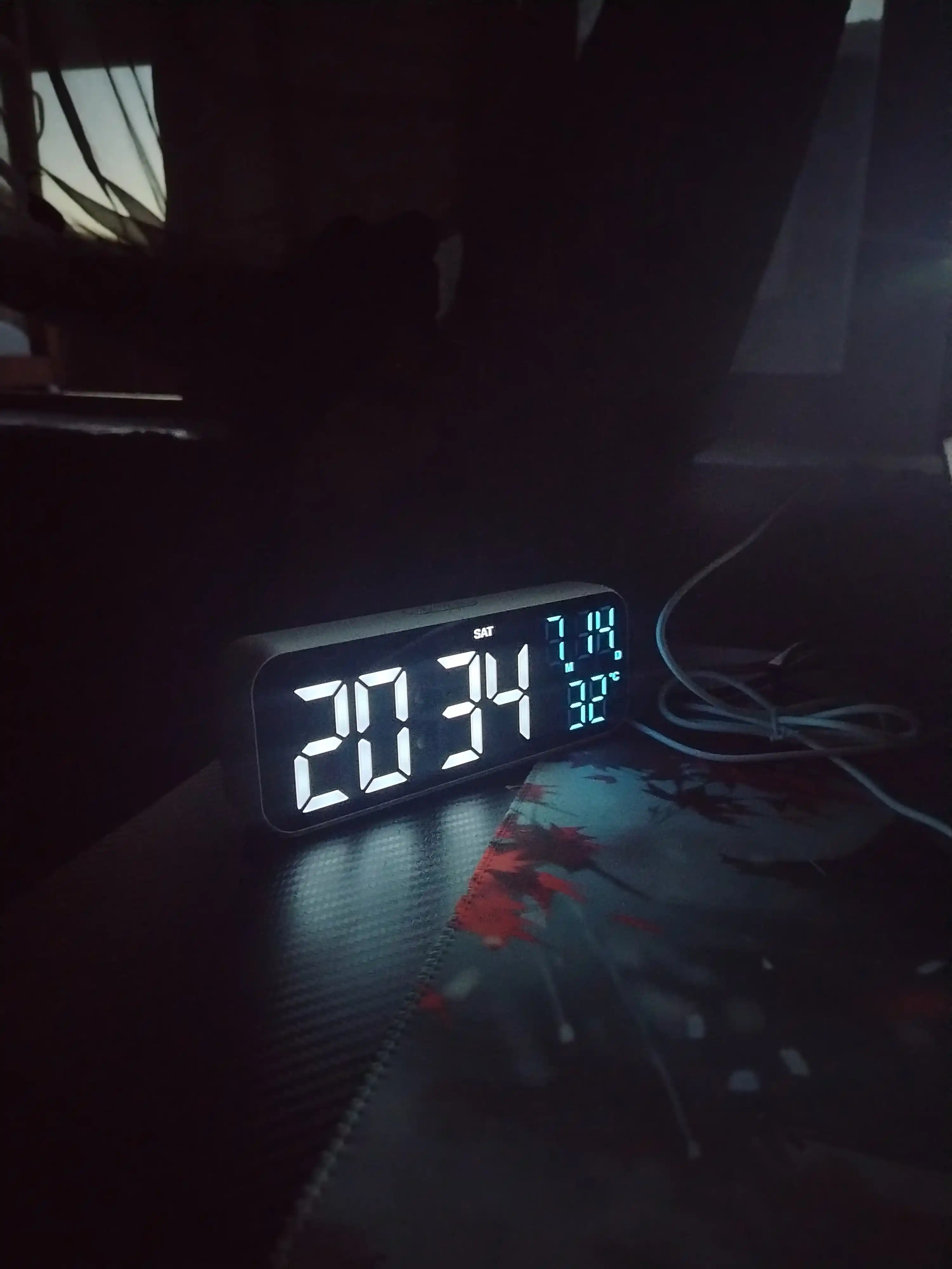 Современные, многофункциональные LED настольные часы