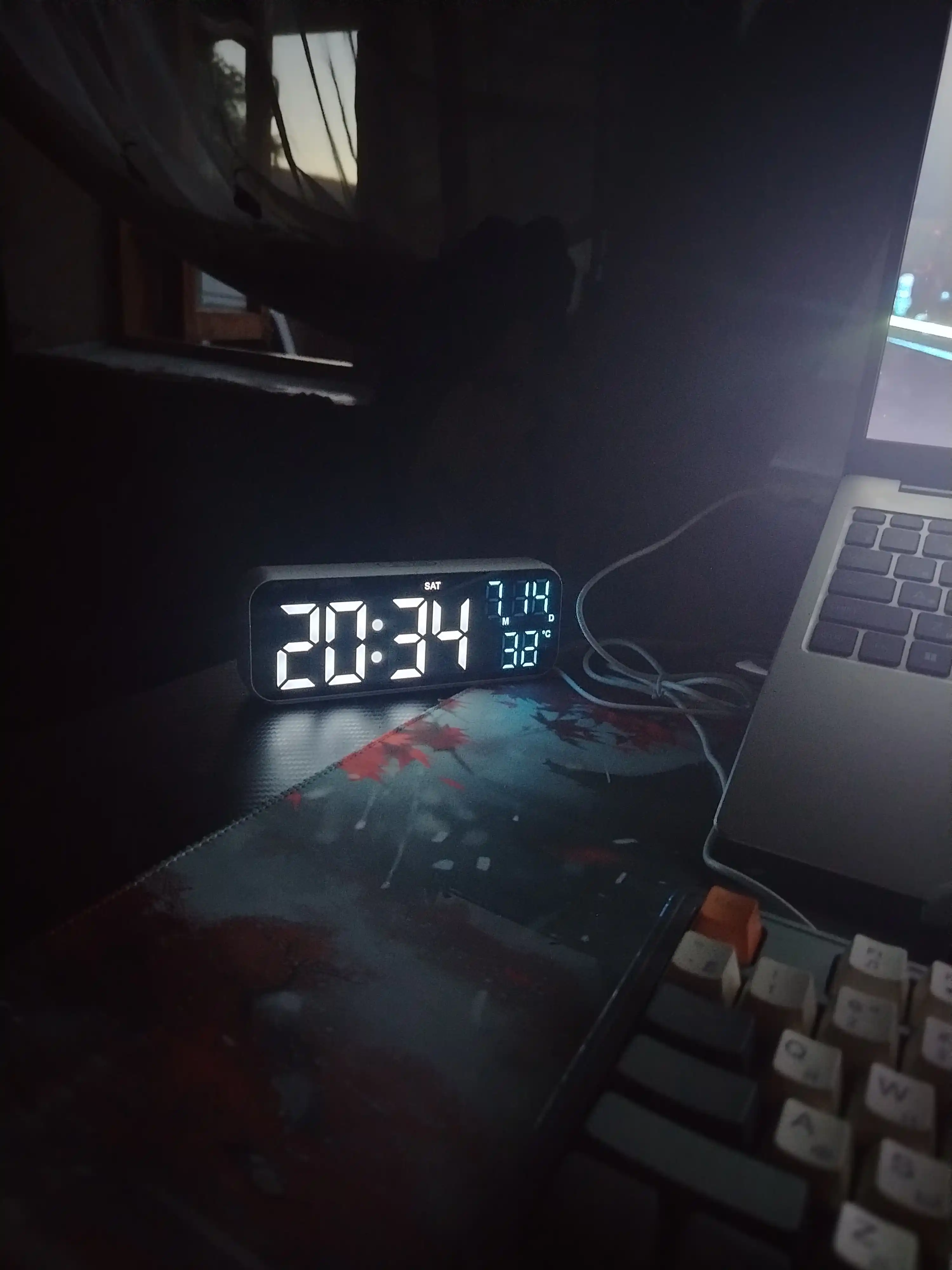 Современные, многофункциональные LED настольные часы
