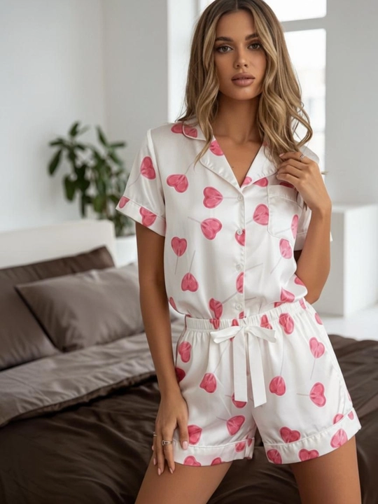 Ayollar pijamasi, yozgi, shortik bilan, ayollar uchun atlas pijama - EllyFashion