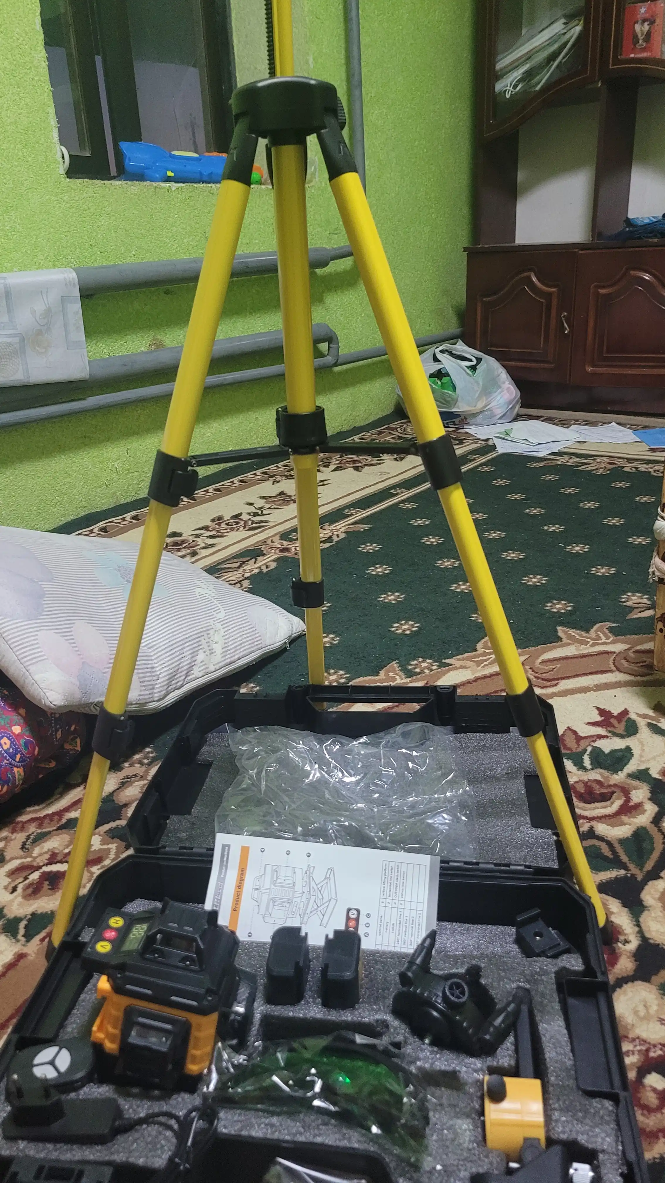 Лазерный уровень с штативом 4D