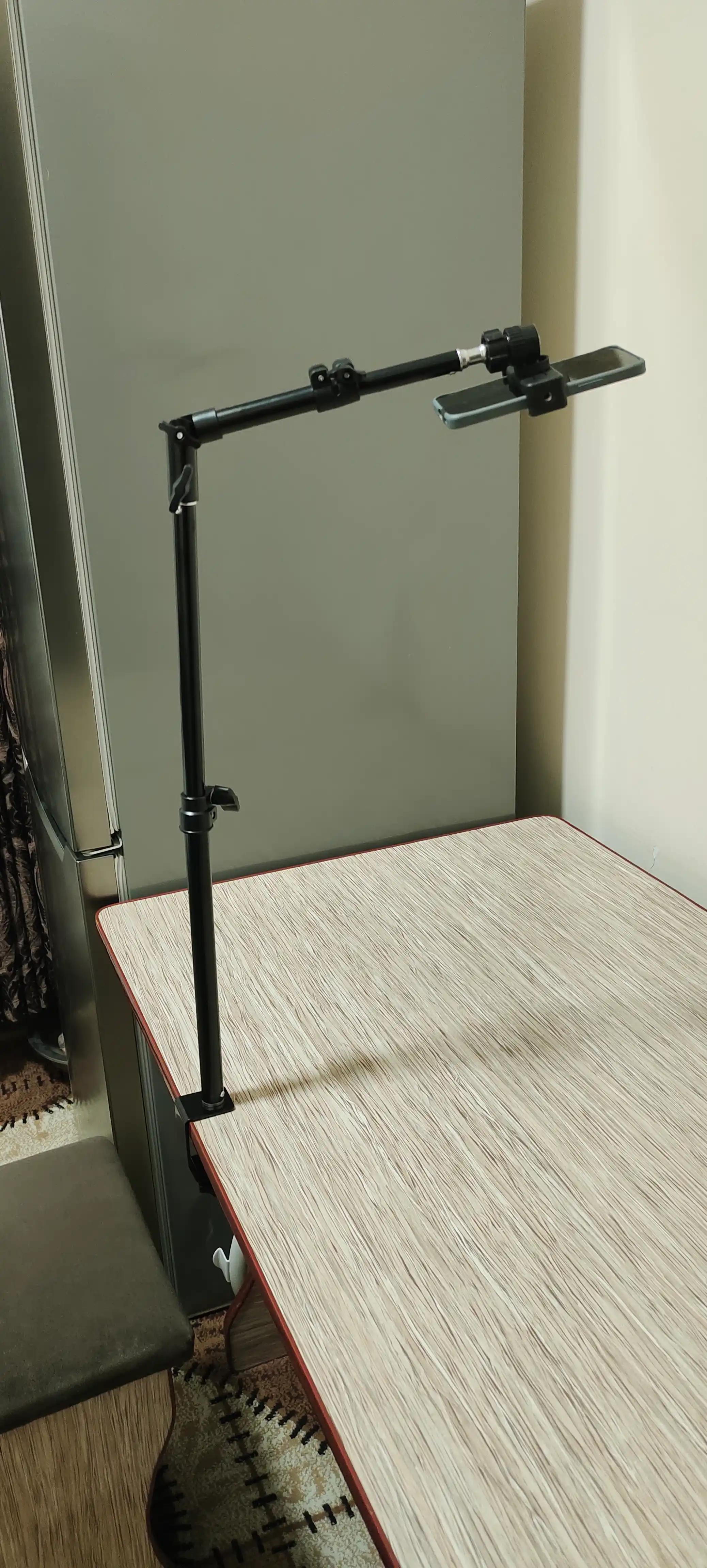 360° buriluvchi telefon ushlagich — stol usti kontent va ovqat videolari uchun ajoyib