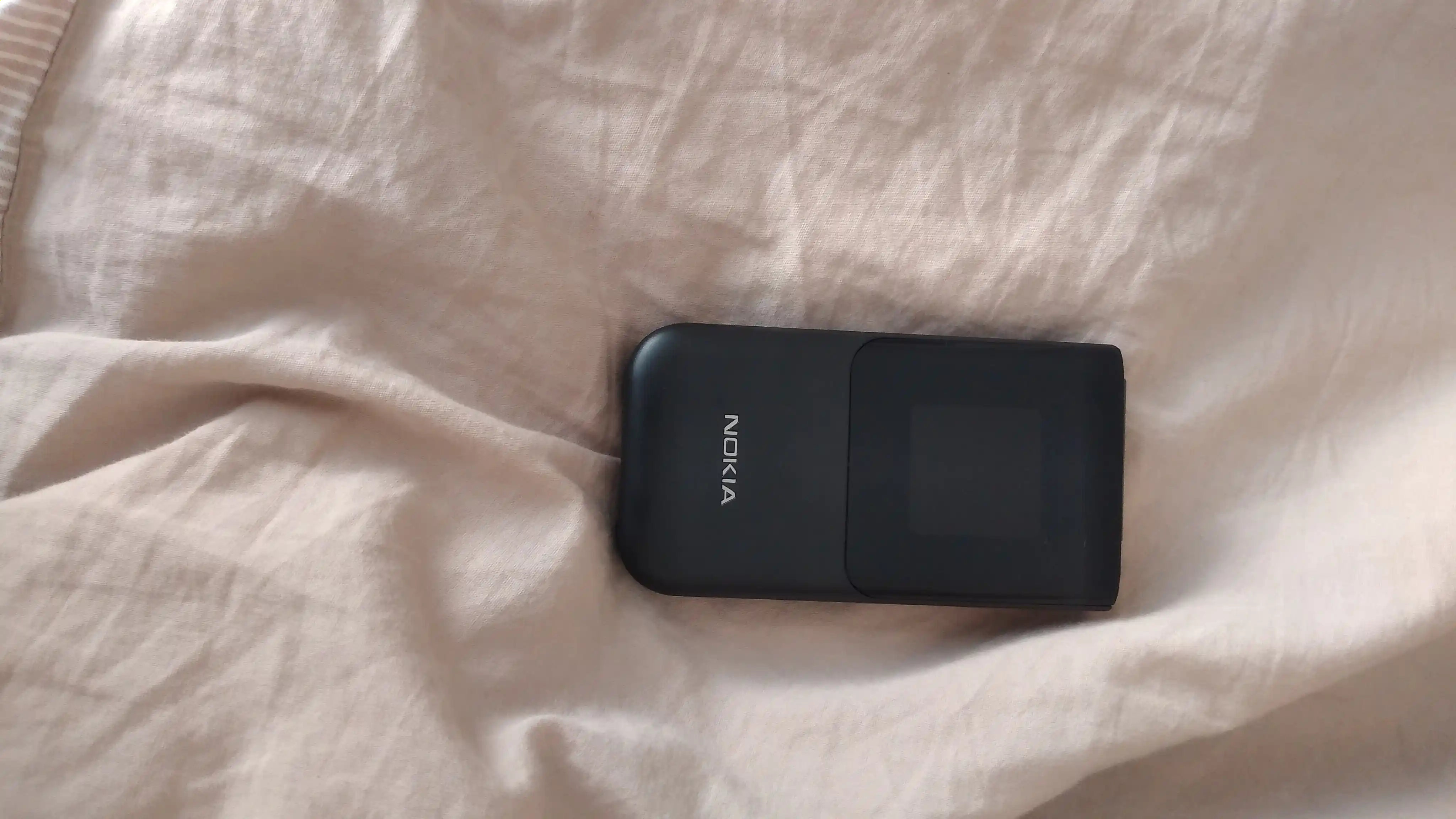 Nokia 2720 Flip кнопочный телефон 2 сим карты 1500мАч батарея два экрана раскладной корпус