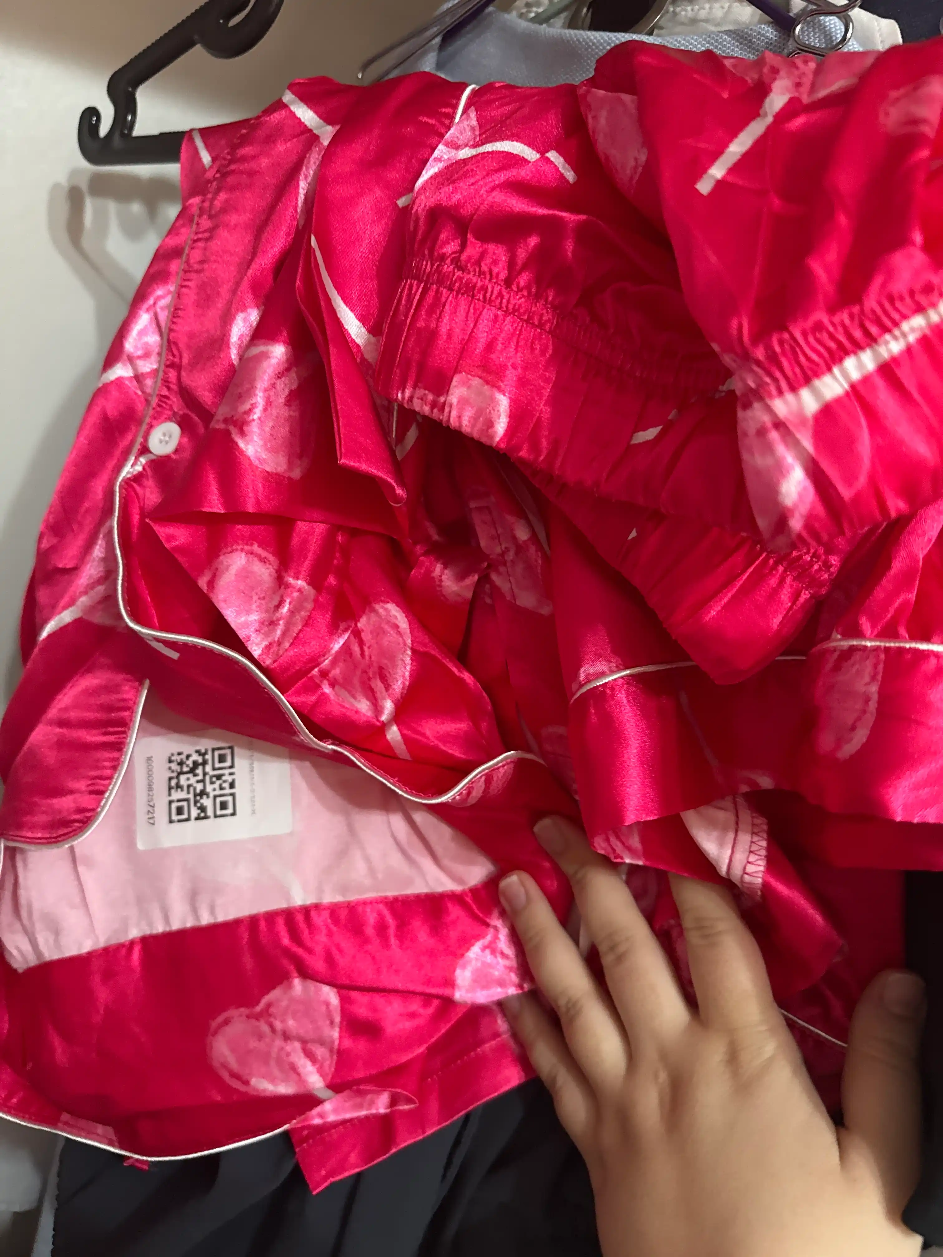 Ayollar pijamasi, yozgi, shortik bilan, ayollar uchun atlas pijama - EllyFashion