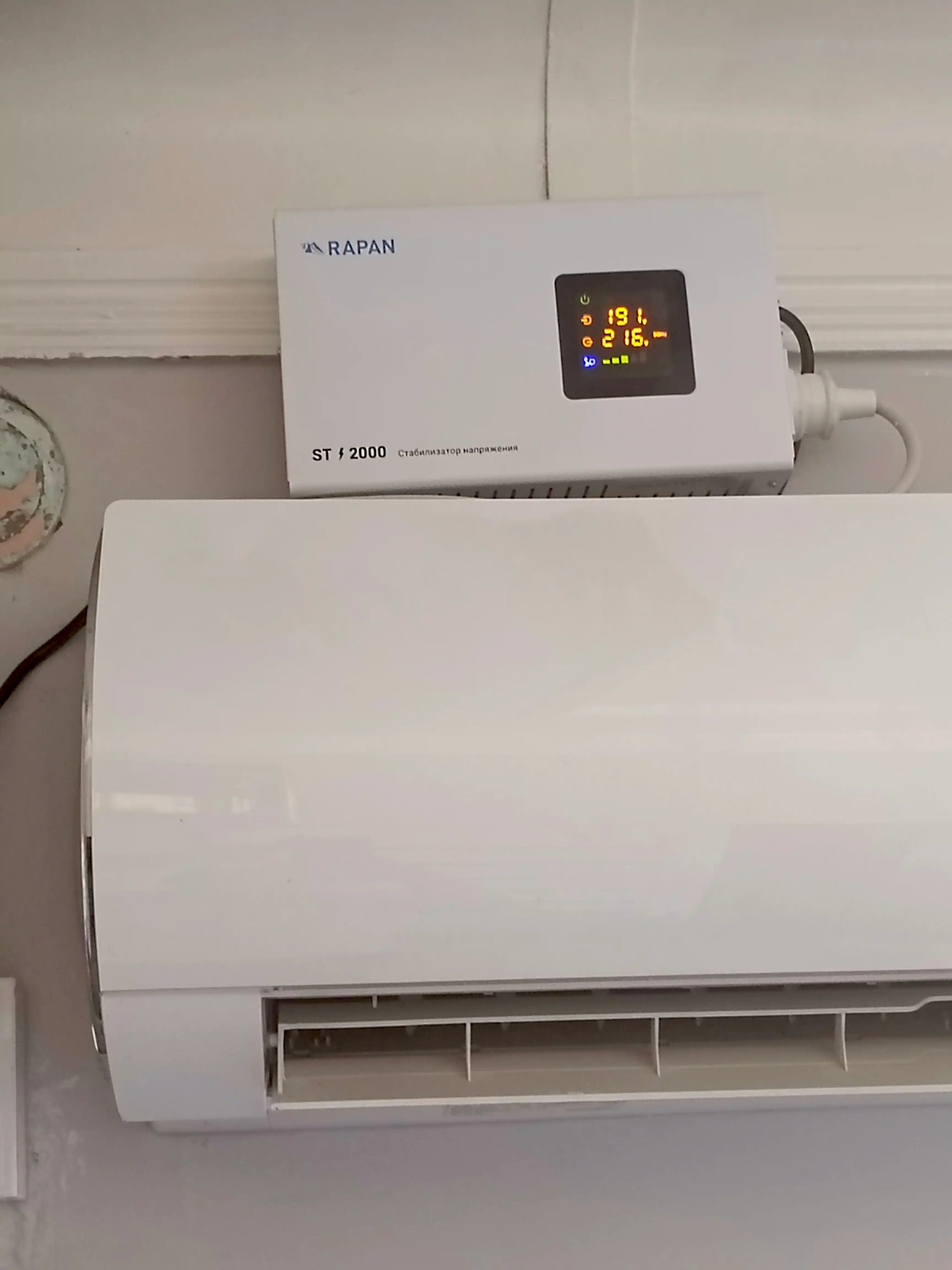 RAPAN ST-2000 tarmoq kuchlanish stabilizatori, rele tizimi 2000 VA, Uin. 100-260 V