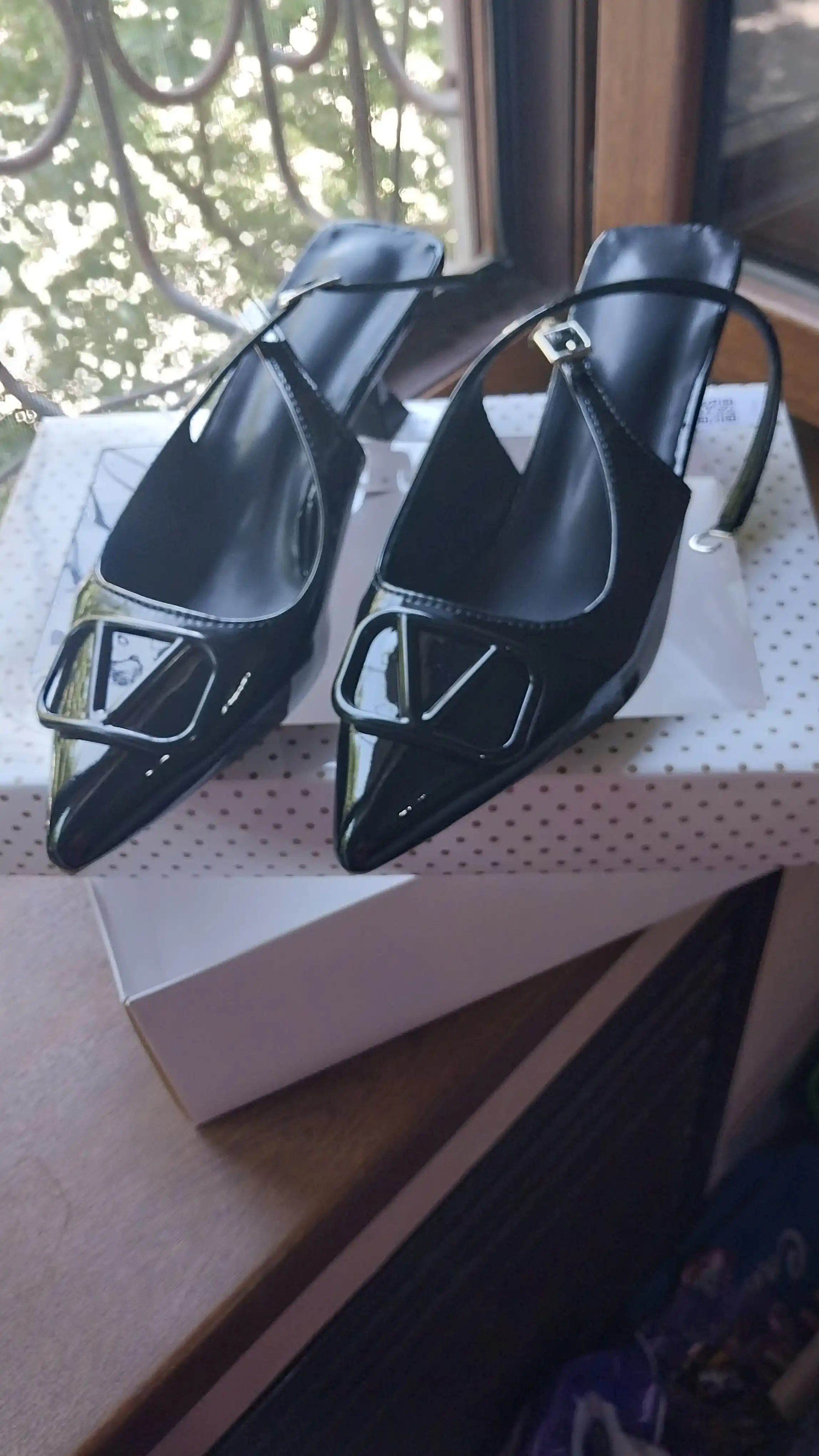 Женские лаковые туфли slingback, с острым носом и удобным каблуком