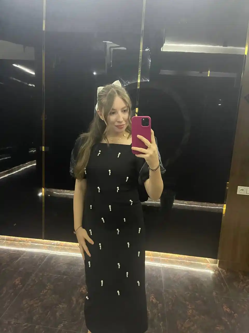 Bayramona oqshom libos , Ayollar uchun kechki uzun marvarid bezakli