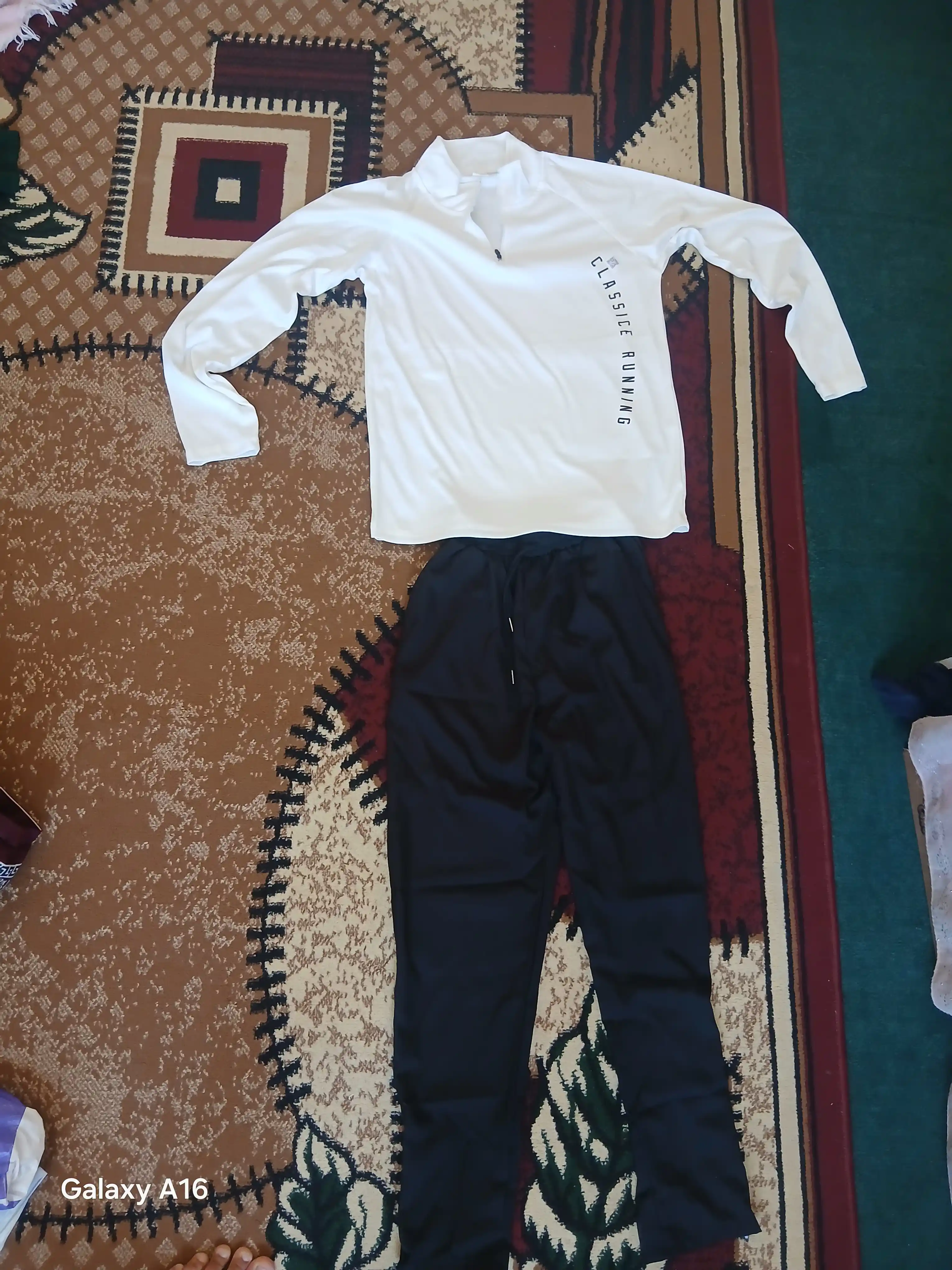 Erkaklar sport kostyumi, mashg‘ulotlar va dam olish uchun zamonaviy to‘plam