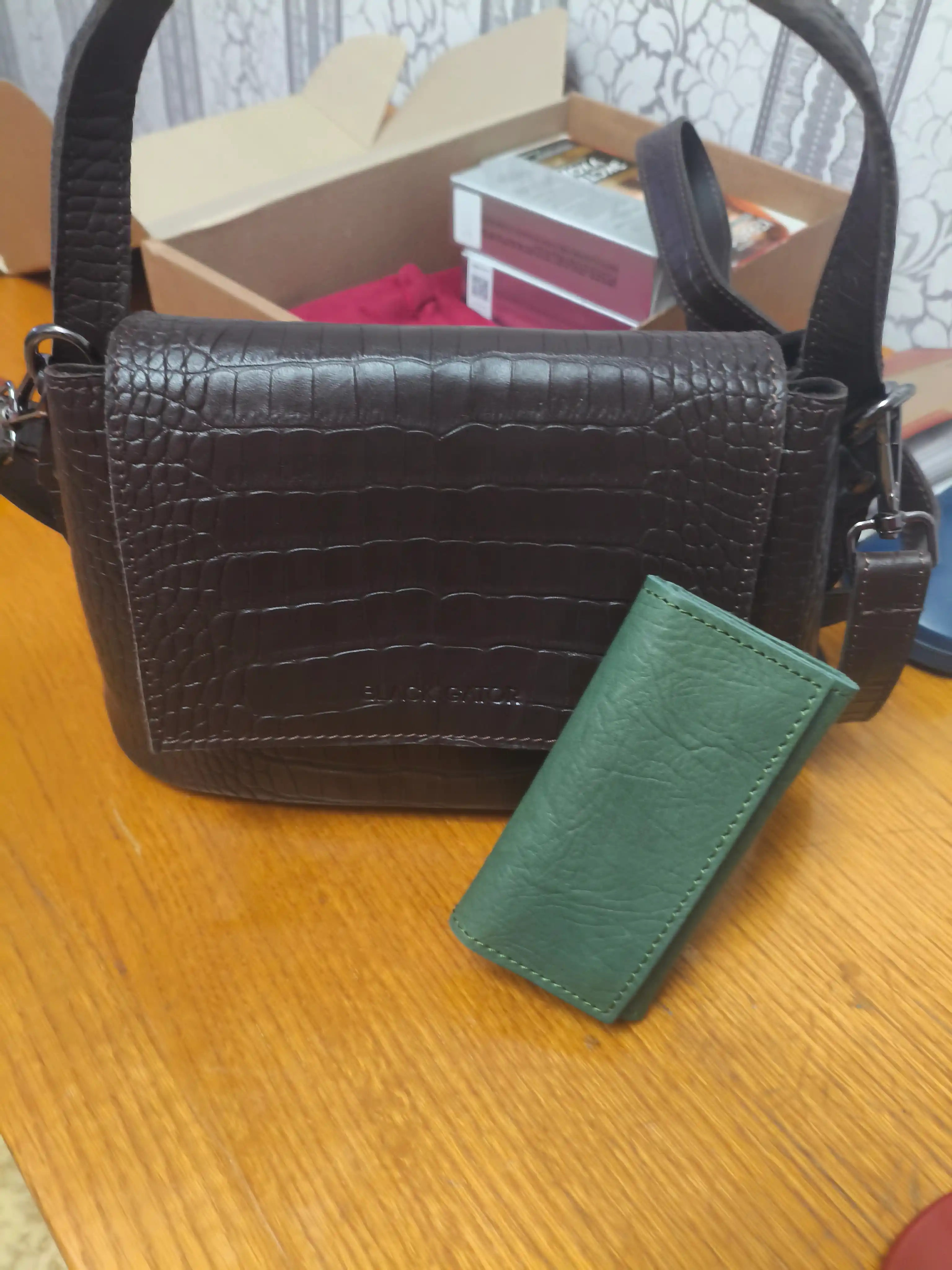 Ayollar sumkasi tabiiy charmdan Black Gator