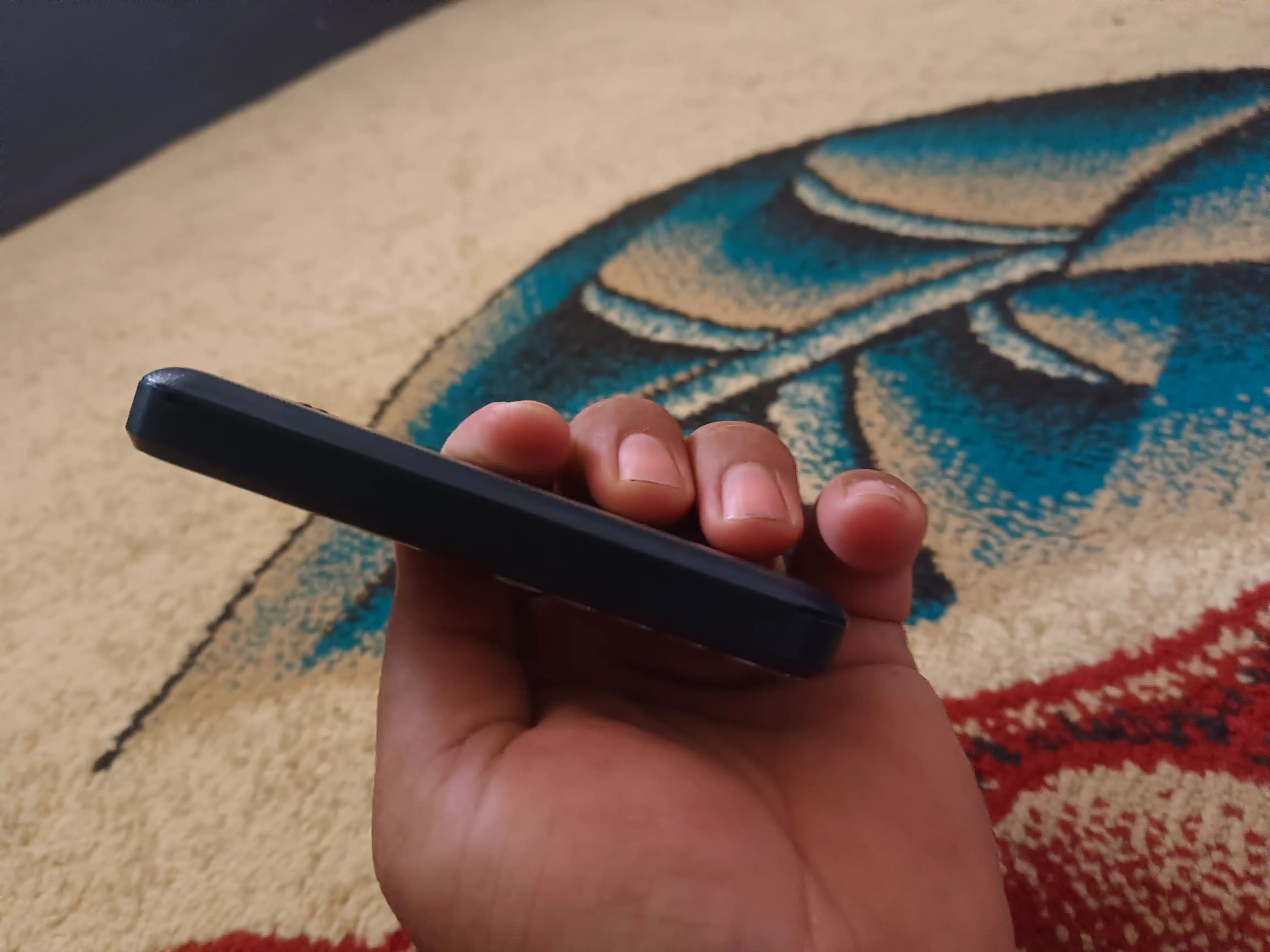 Novey 106 knopkali telefon, kamerasiz, 1 SIM, 4 rang