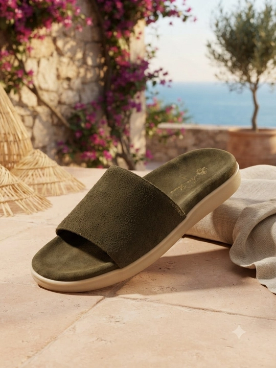 Shippak yuqori sifatli zamsh suede materialidan tayyorlangan bo‘lib, u juda yumshoq
