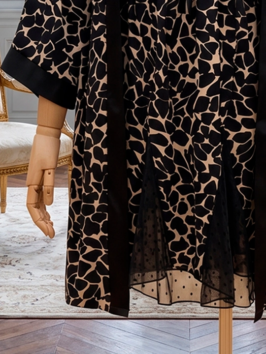 Ayollar uy kiyimi to'plami xalat va tungi ko'ylak, ipak pijama leopard printli