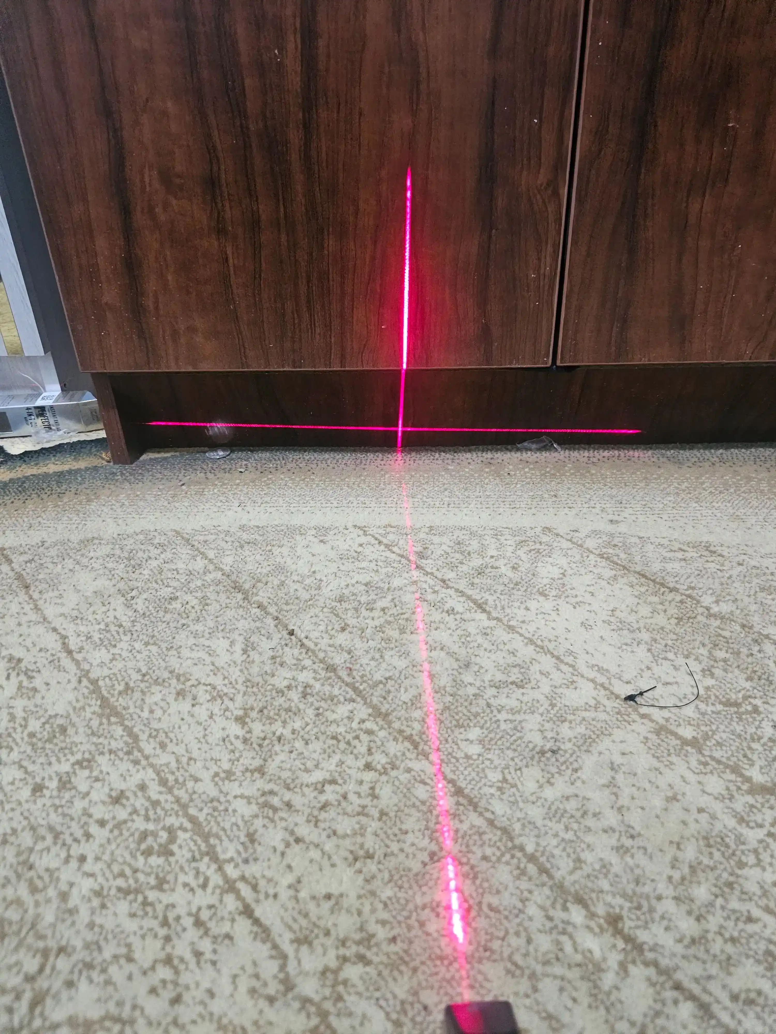 Ko'p funksiyali qurilish lazer darajasi, chizg'ich va 2,5 m lenta bilan, nivelir