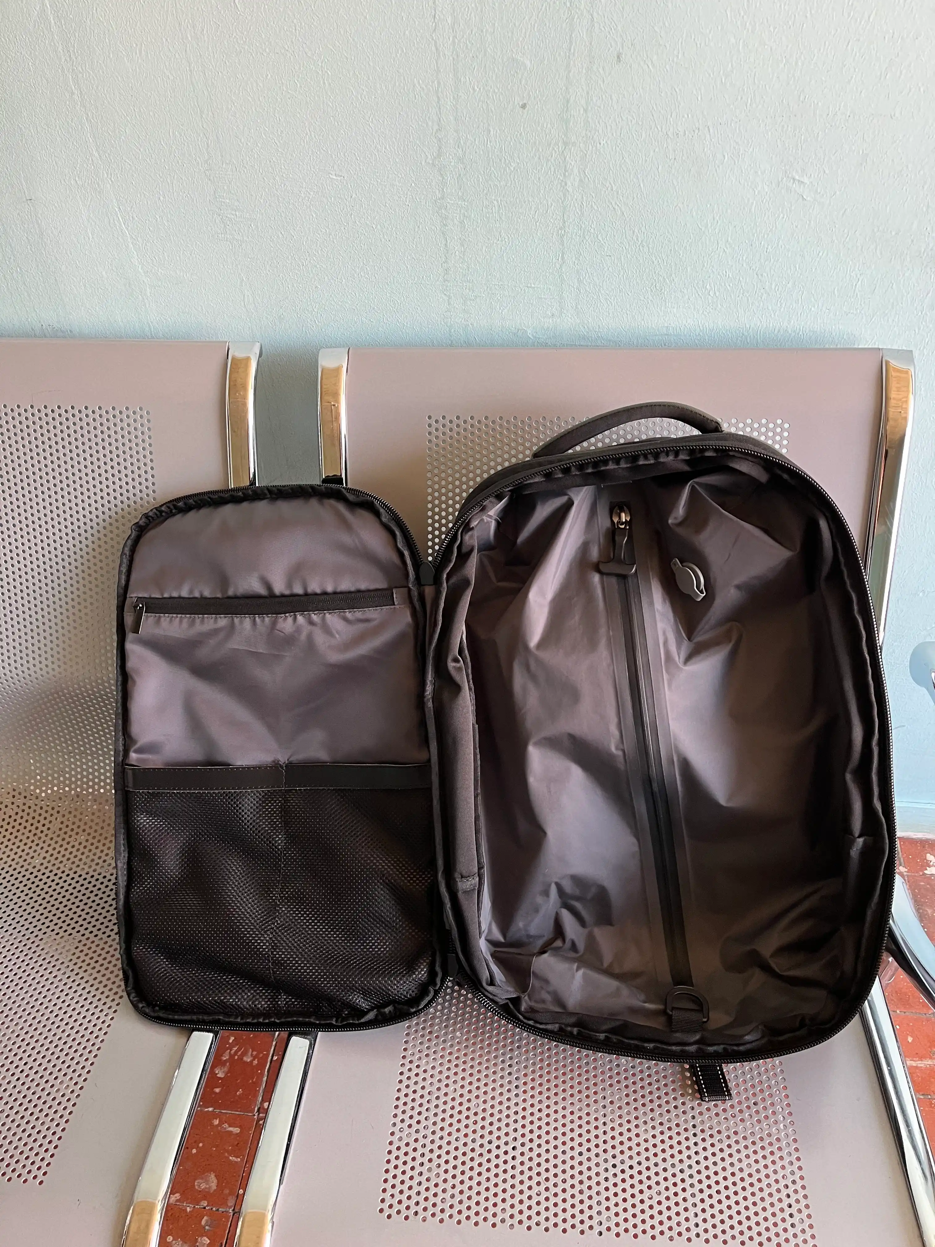 Vakuumli ryukzak 17" noutbuk uchun, 60 l, nasos va TSA qulf bilan