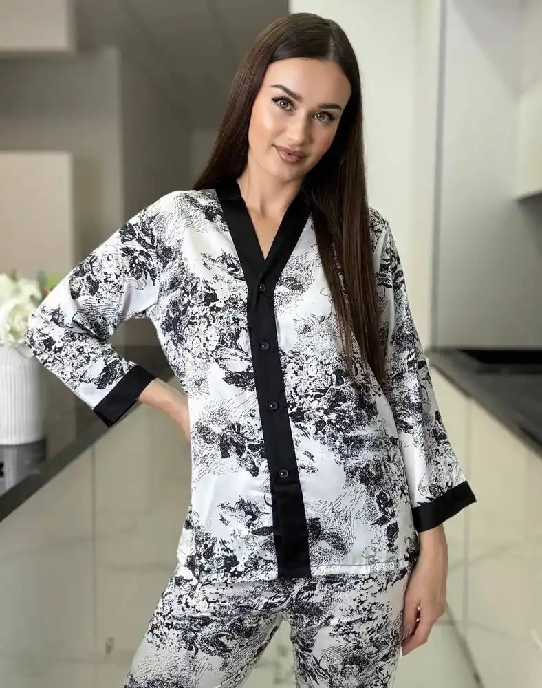 Ayollar ipak pijamasi, 4 tasi 1 da